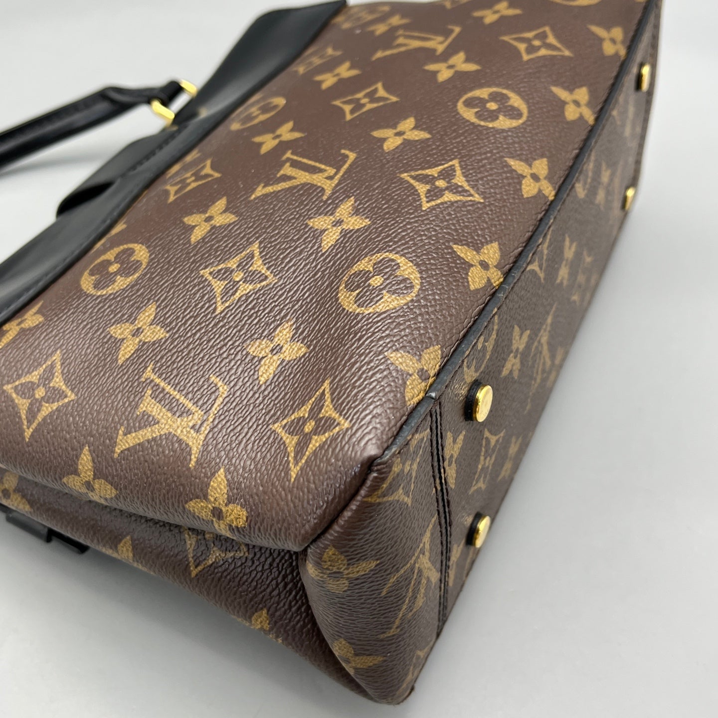 Louis Vuitton - One Handle Flap Bag - Monogram coated canvas and smooth cowhide leather - Brown and Black with Gold-Tone Hardware - (small)