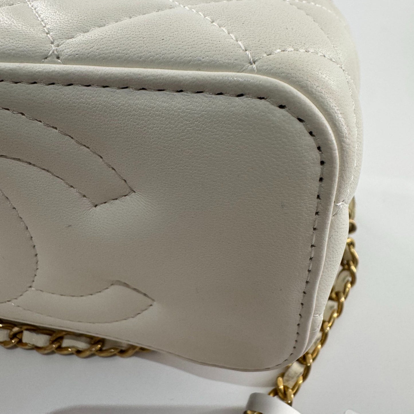 Chanel - Mini Vanity Case with Gold Ball - Lambskin leather - White - (mini)