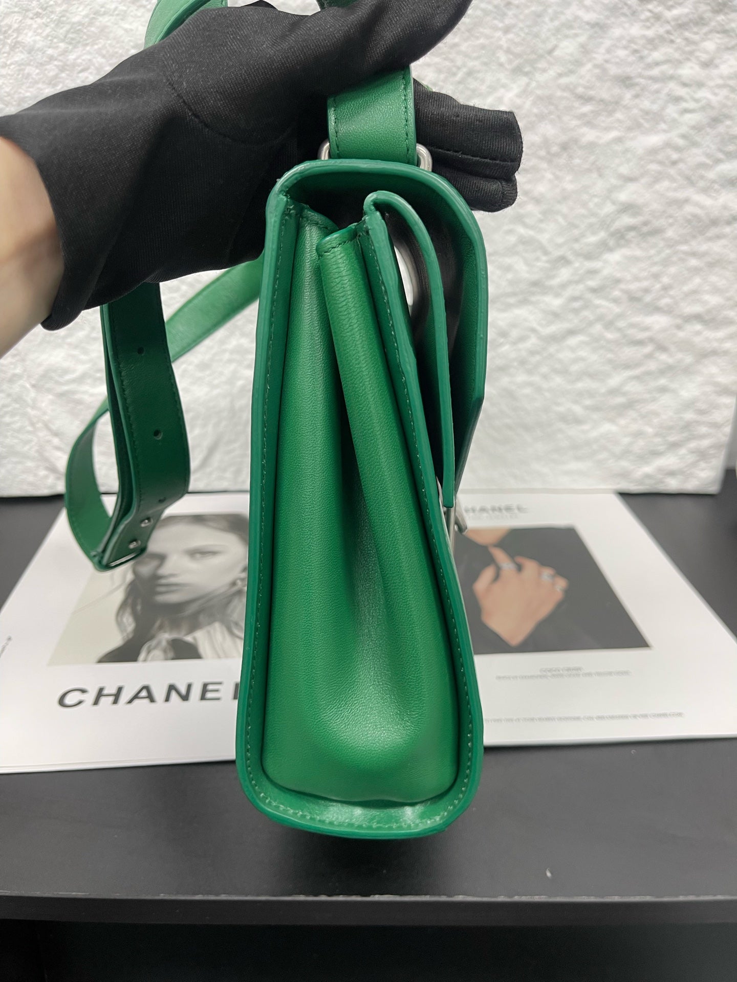 Bottega Veneta - Clip Shoulder Crossbody Bag - Calfskin leather - Green - (Small)