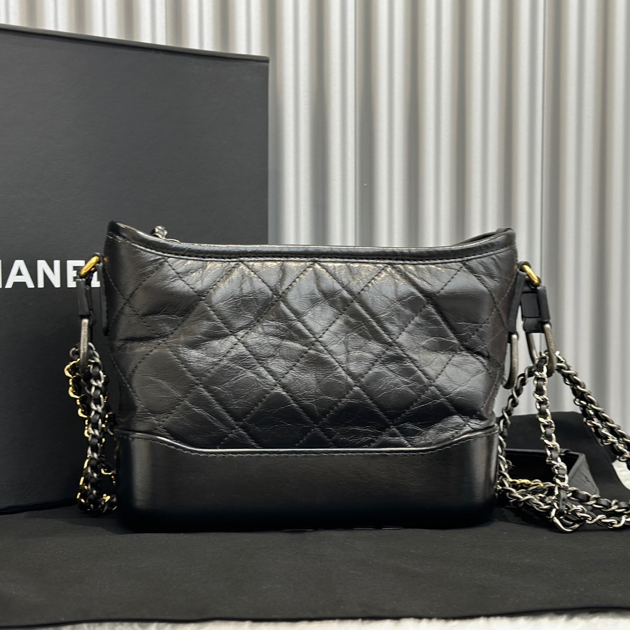 Chanel - Gabrielle Hobo Bag Paris Cosmopolite Small - Aged calfskin leather - Black - (Small)