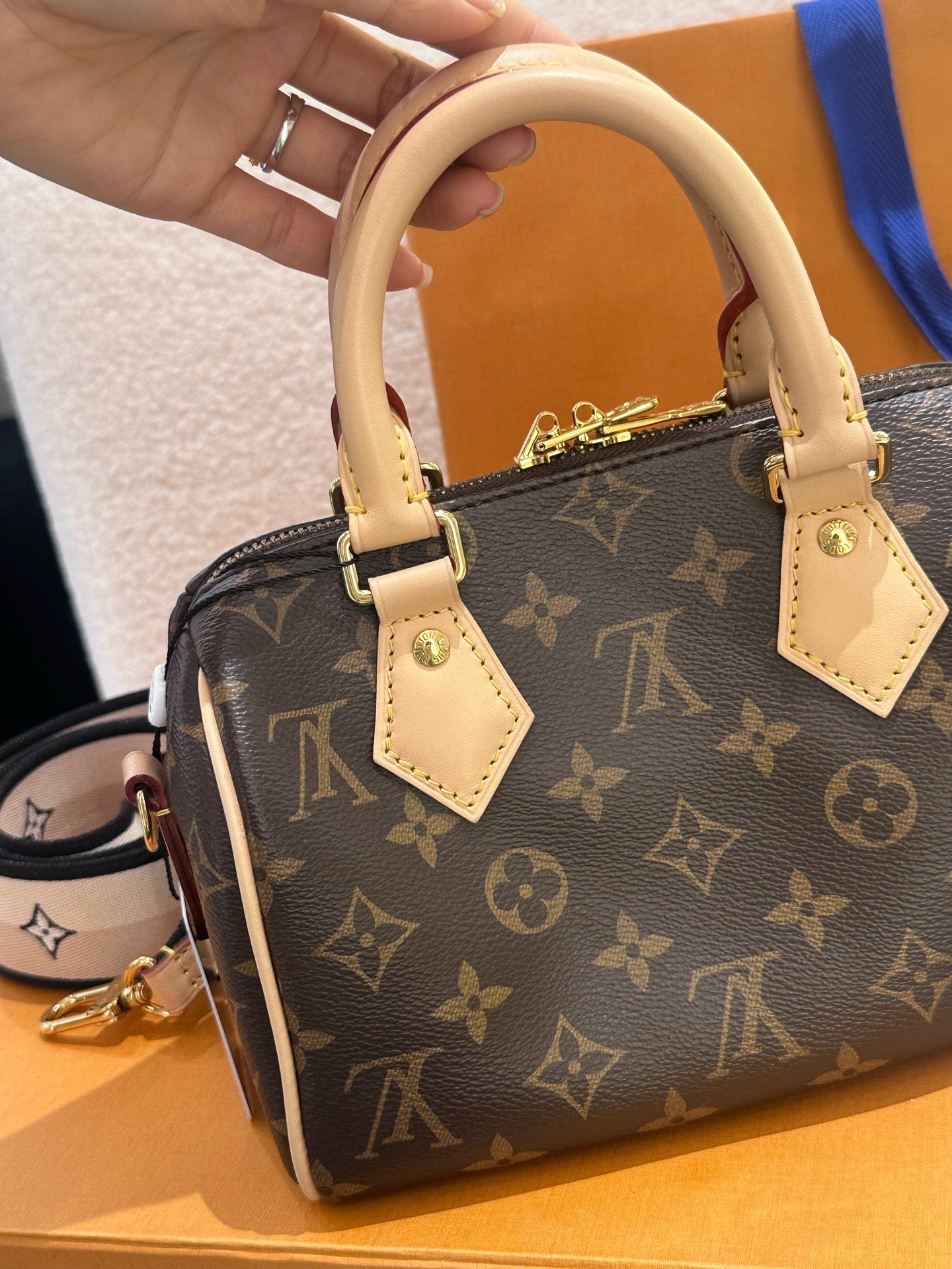 Louis Vuitton - Speedy Bandouliere 20 - Monogram coated canvas with natural Vachetta leather trim - Brown - (mini)