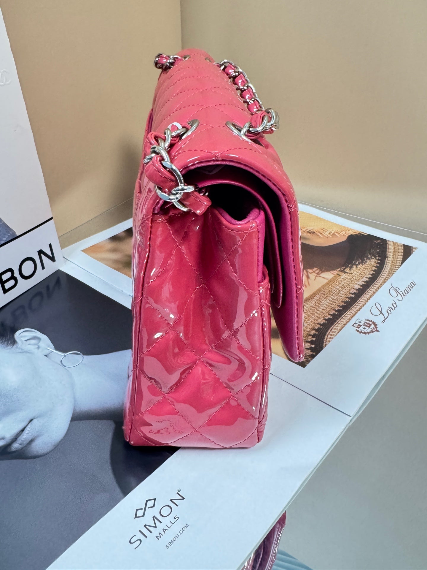 Chanel - Classic Flap Medium - Patent leather - Vibrant Magenta - (medium)