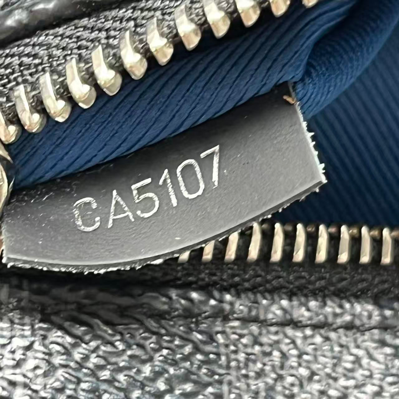 Louis Vuitton - Damier Graphite Messenger Bag - Coated canvas with leather trim and textile strap - Black, Grey, and Blue - (Medium)