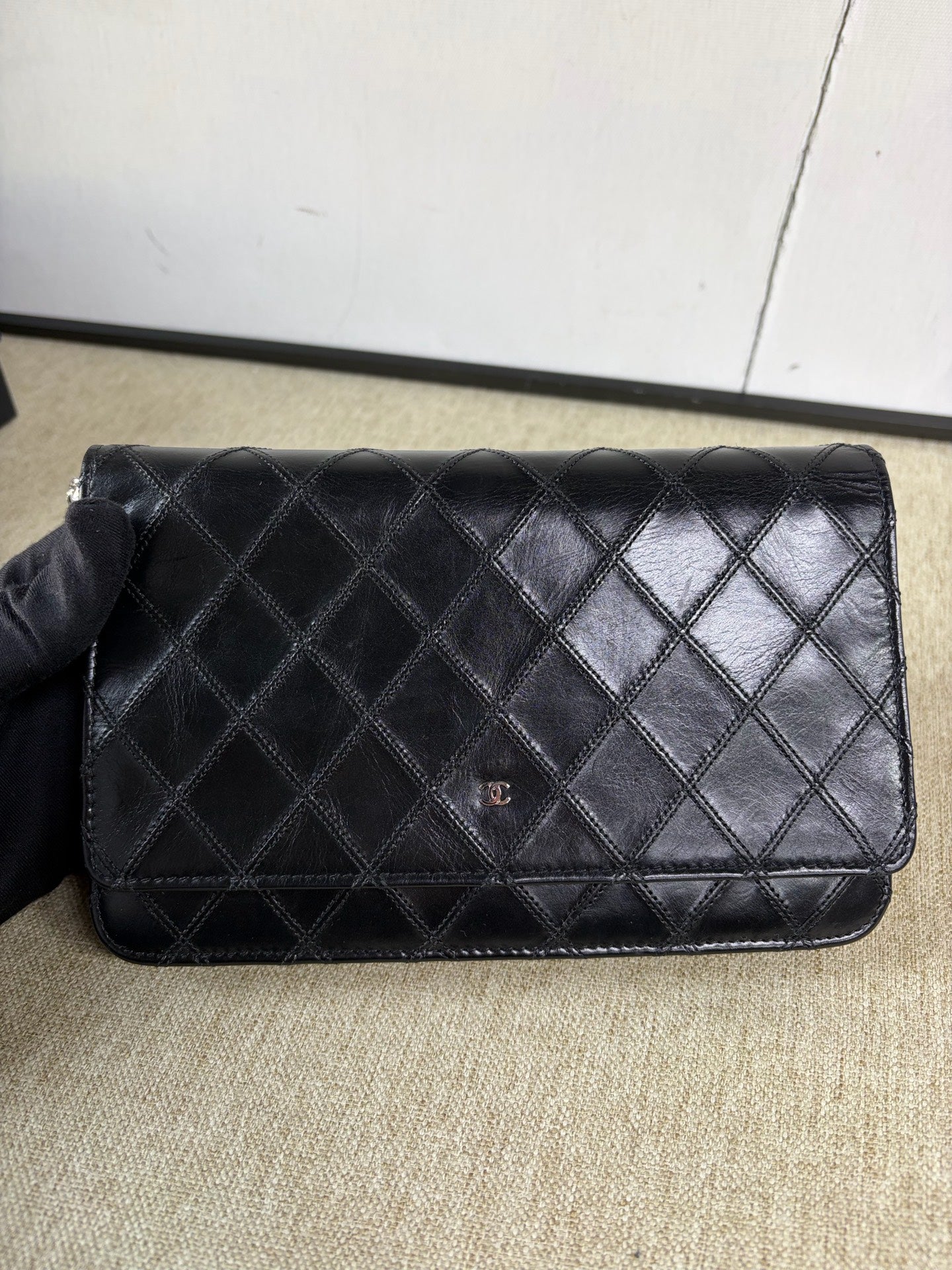 Chanel - WOC (Wallet on Chain) - Outer Stitch - Cowhide leather - Black - (Mini)
