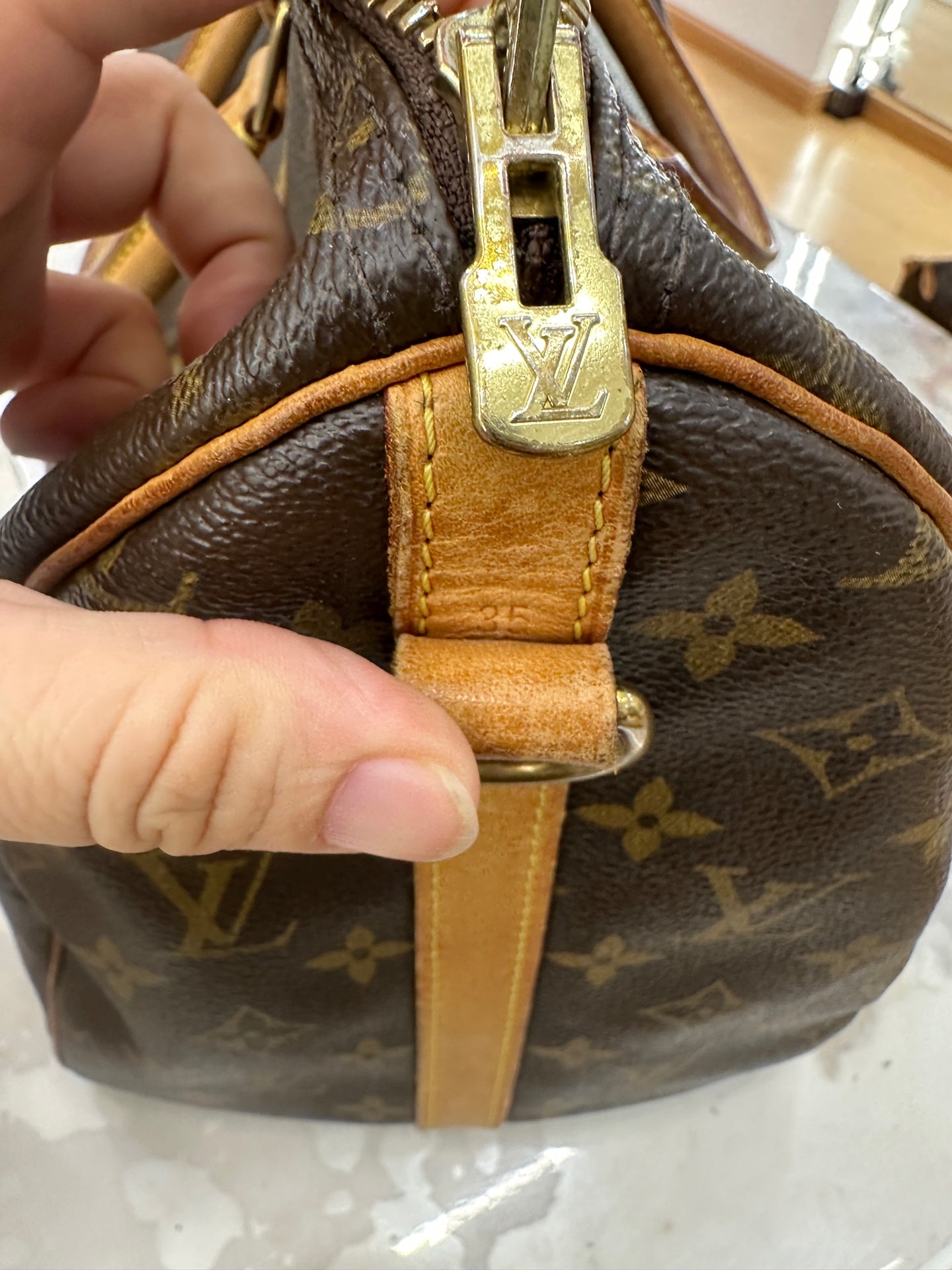 Louis Vuitton - Speedy 35 Bandoulière - Monogram Coated Canvas with Vachetta Leather Trim - Brown - (Large)