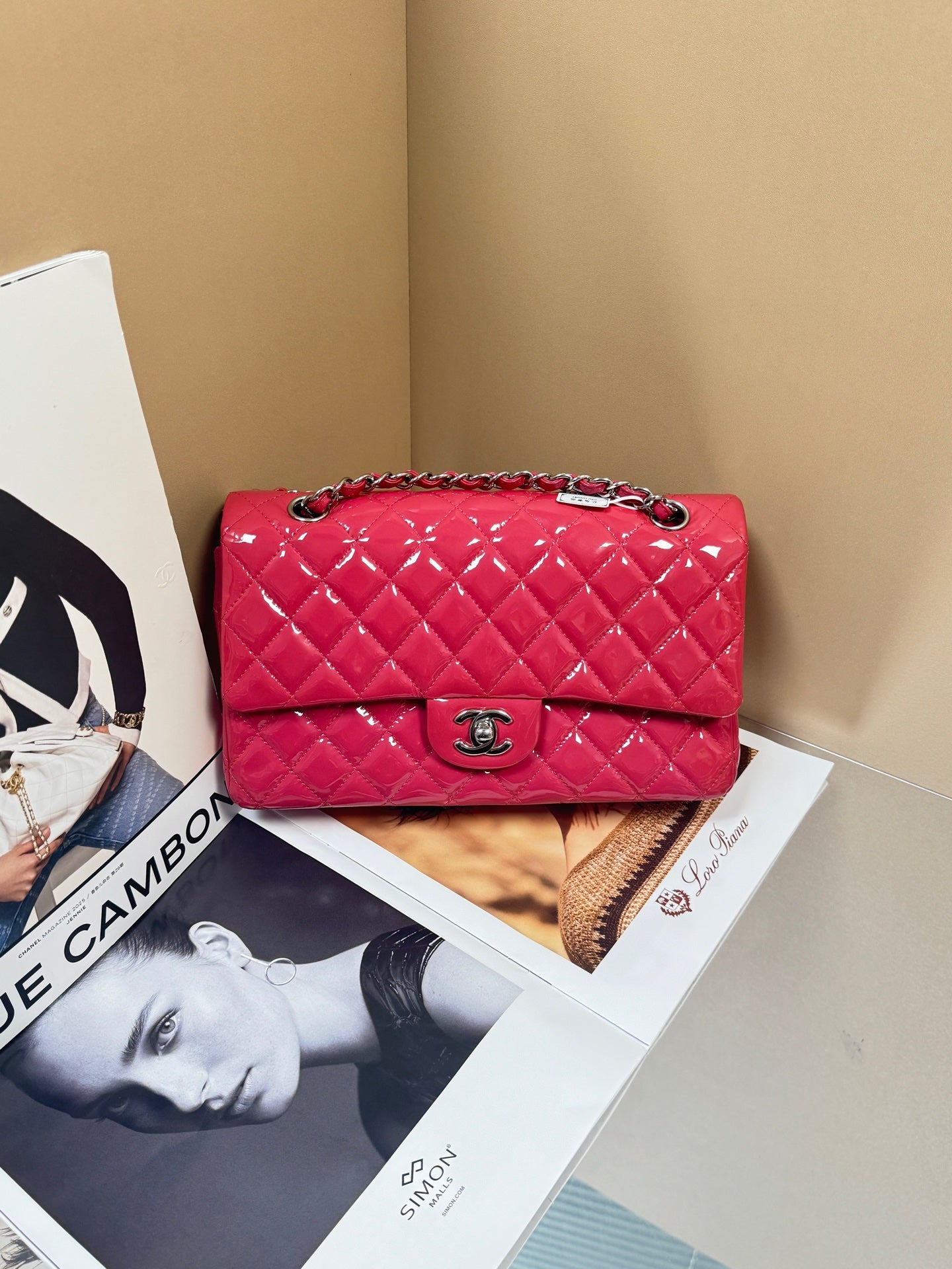 Chanel - Classic Flap Medium - Patent leather - Vibrant Magenta - (medium)