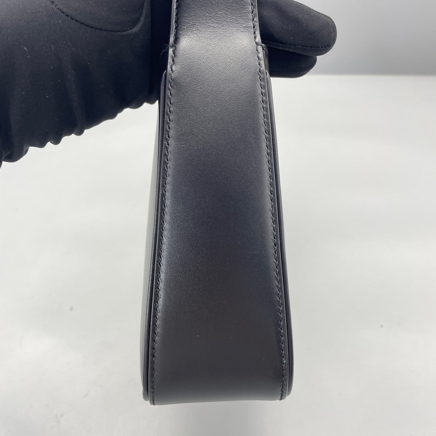 Saint Laurent - Hobo Bag - Leather - Black - (Medium)