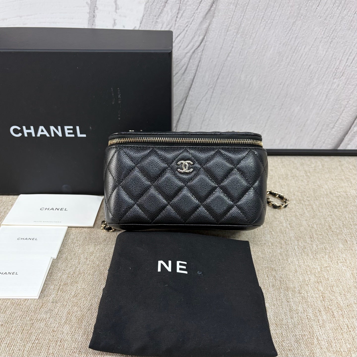 Chanel - Classic Long Vanity With Chain (AP1341-B10583-C3906) - Grained calfskin leather - Black - (mini)