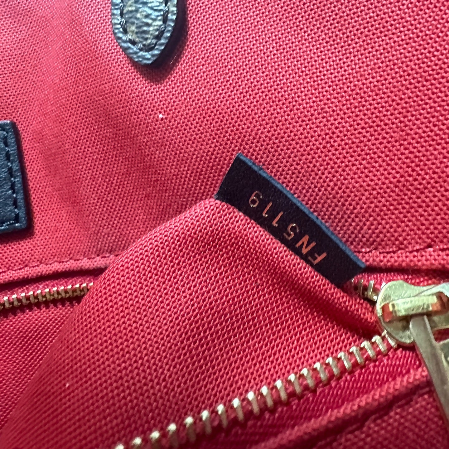 Louis Vuitton - Onthego GM - Monogram coated canvas, Leather trim - Brown, Beige, Red - (Large)
