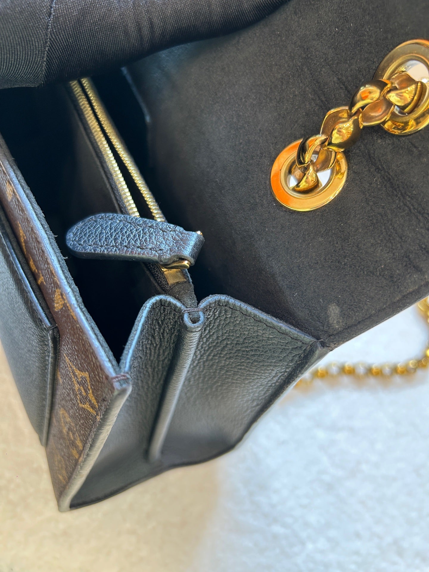 Louis Vuitton - Victoria Chain Bag - Monogram coated canvas with grained leather - Brown and Black - (small)