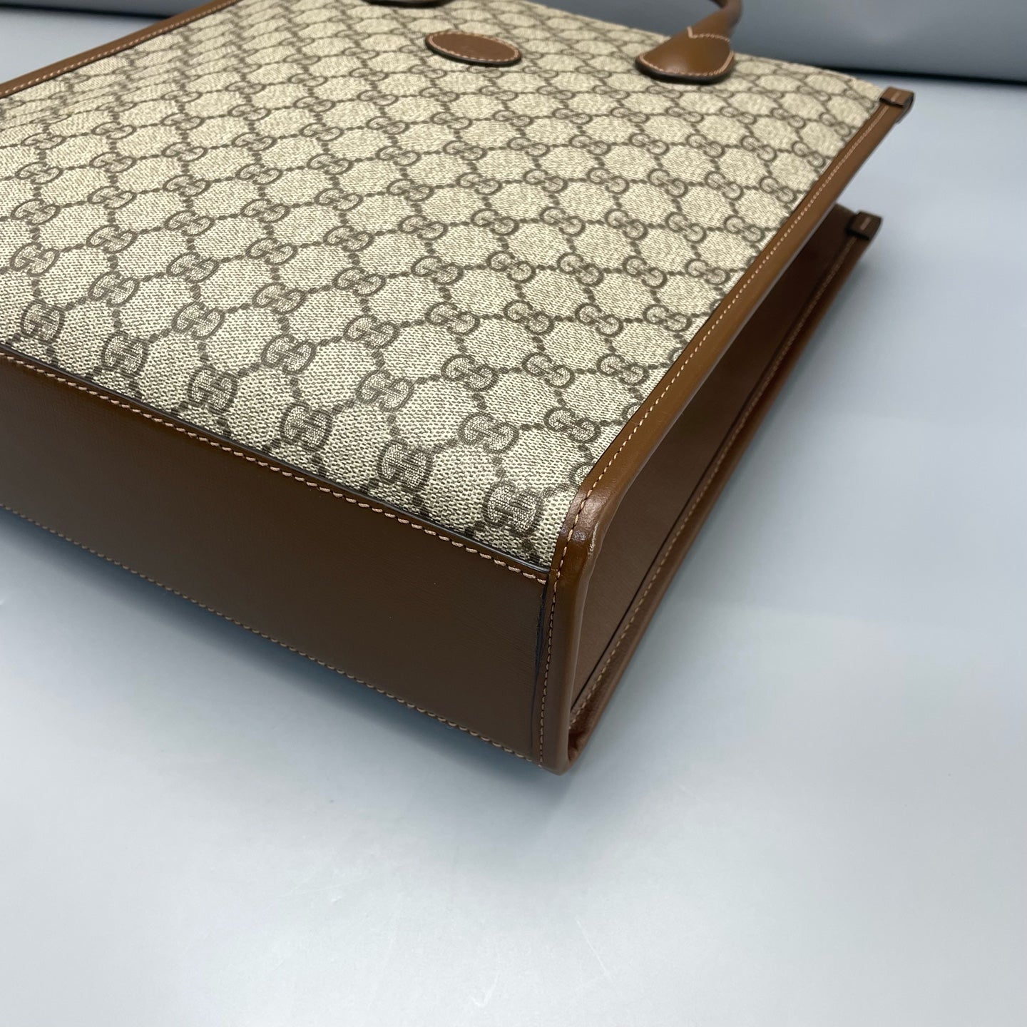 Gucci - 303210L5735 - GG Supreme canvas with leather trim - Caramel and Beige - (medium)