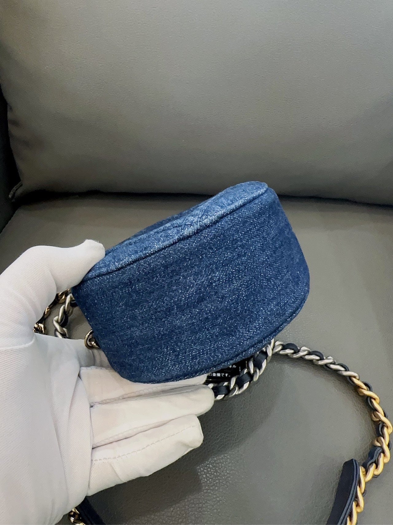 Chanel - Denim Round Coin Purse - Denim fabric with leather trim - Deep Blue with Mixed-Tone Hardware - (Mini)