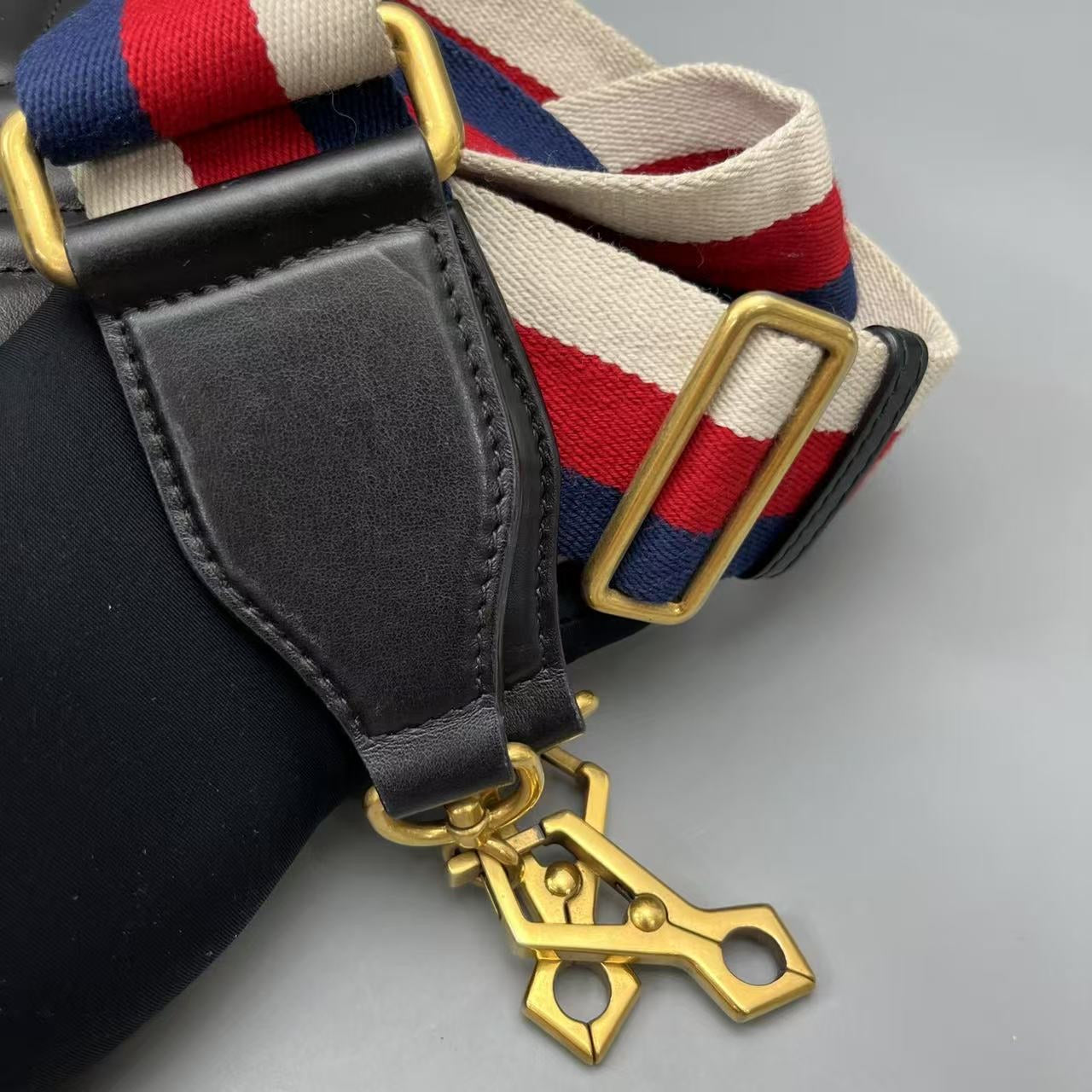 Gucci - GG Marmont Matelassé Messenger Bag - Leather - Black - (medium)