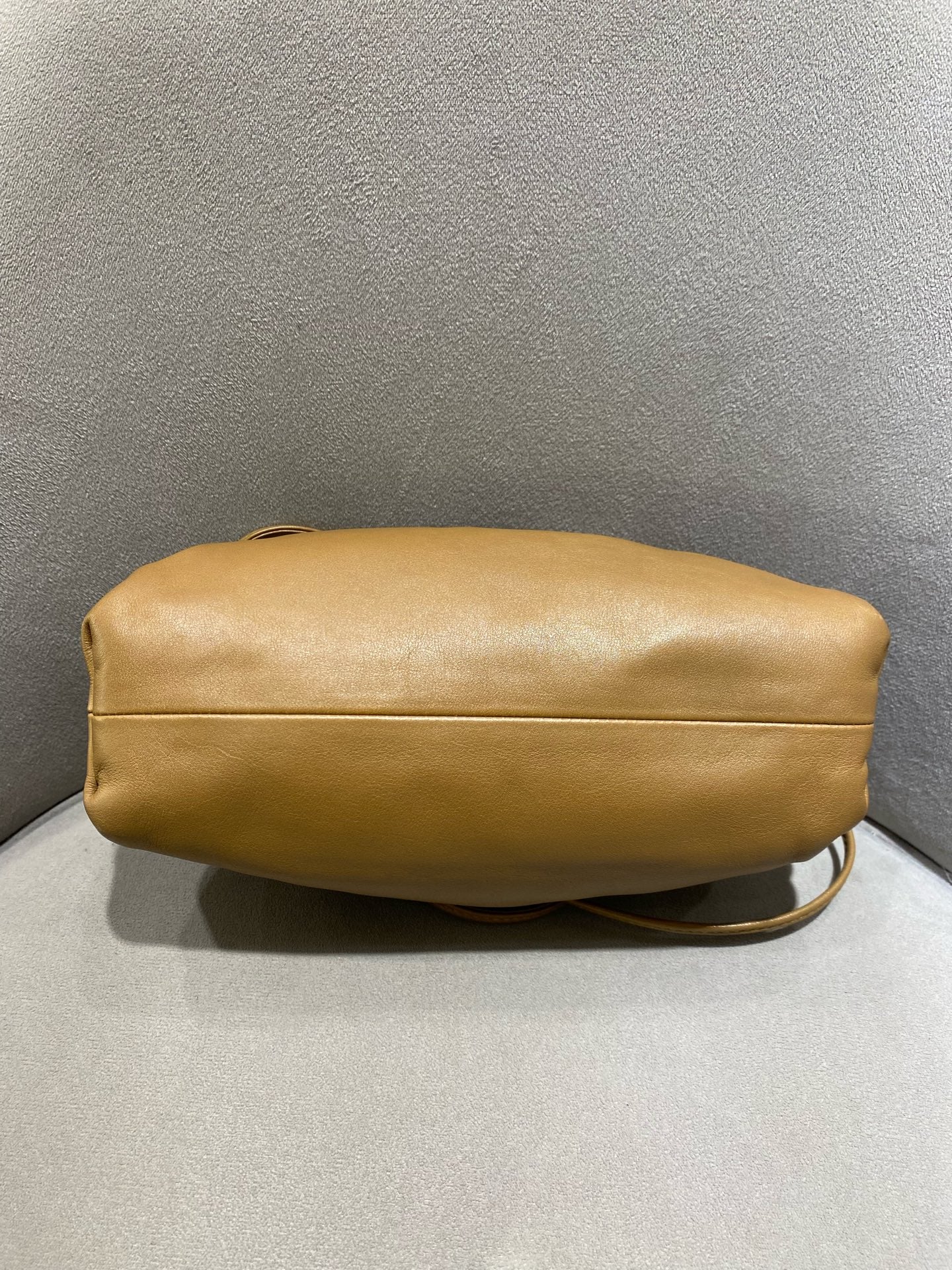 Bottega Veneta - The Pouch Mini - Lambskin leather - Caramel - (mini)