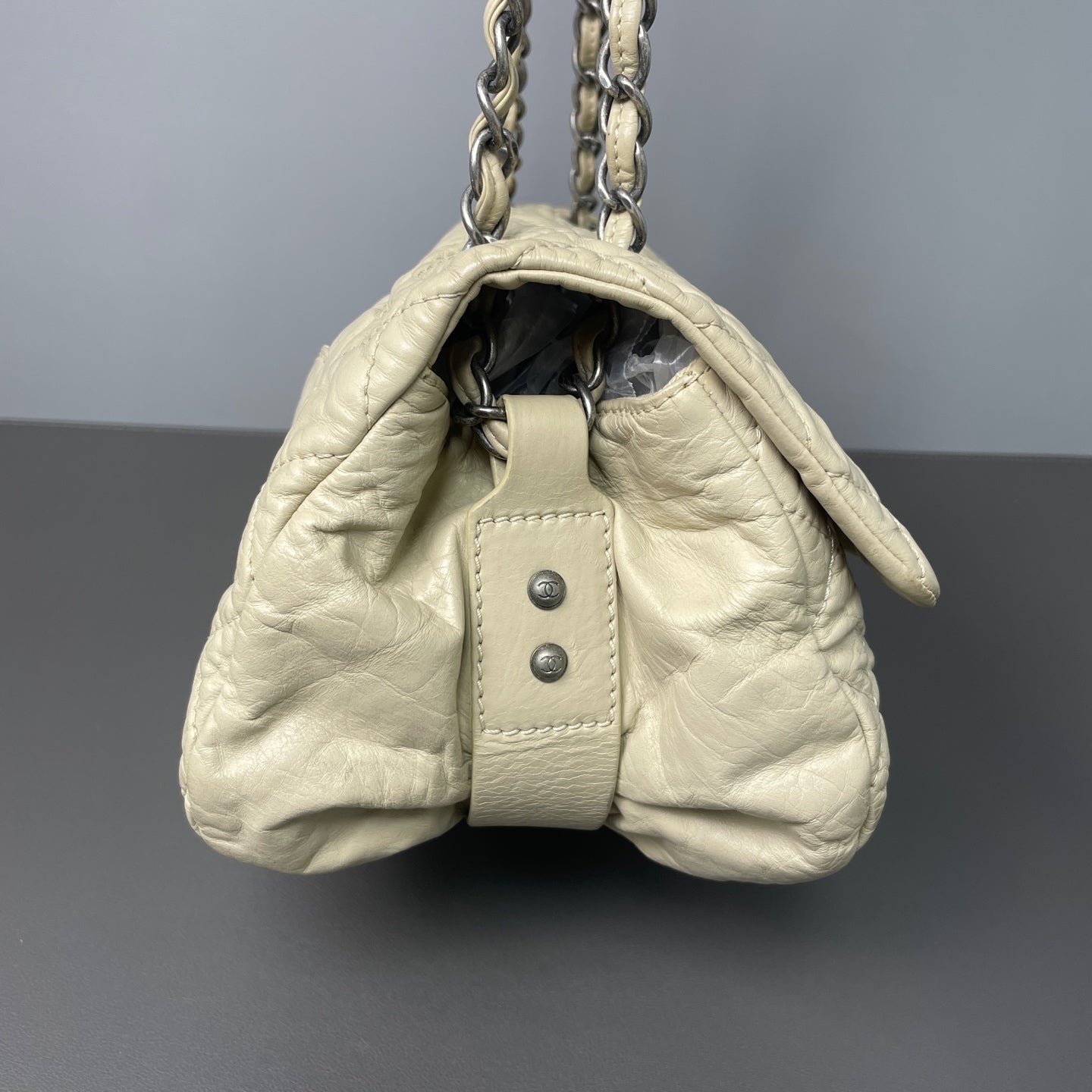 Chanel - Cloud Airport Flap Bag - Distressed waxed leather - Beige - (Medium)