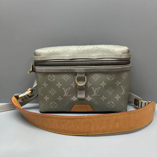 Louis Vuitton - Titanium Monogram Show Style Messenger Bag - Titanium-effect coated canvas and Vachetta leather - Grey with natural leather accents - (medium)