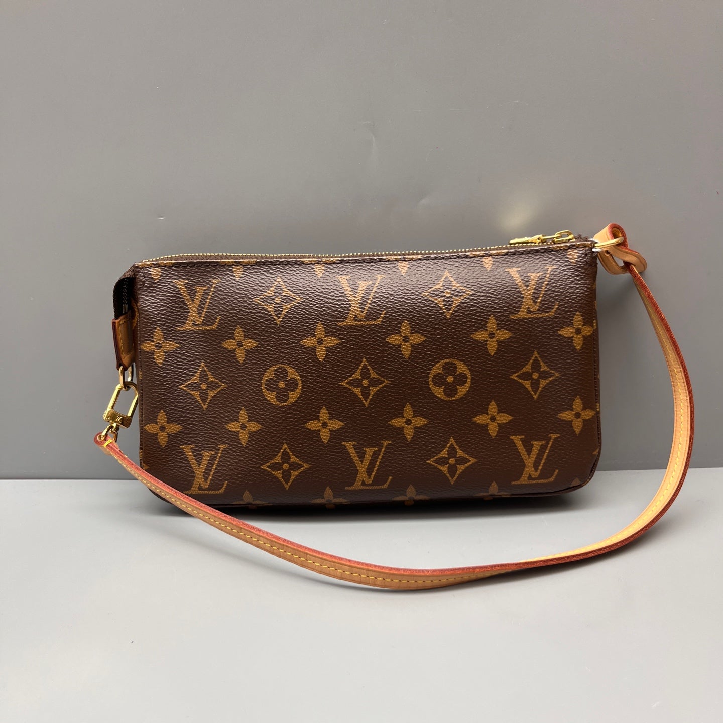 Louis Vuitton - Pochette Accessoires - Monogram coated canvas with Vachetta leather trim - Brown - (mini)