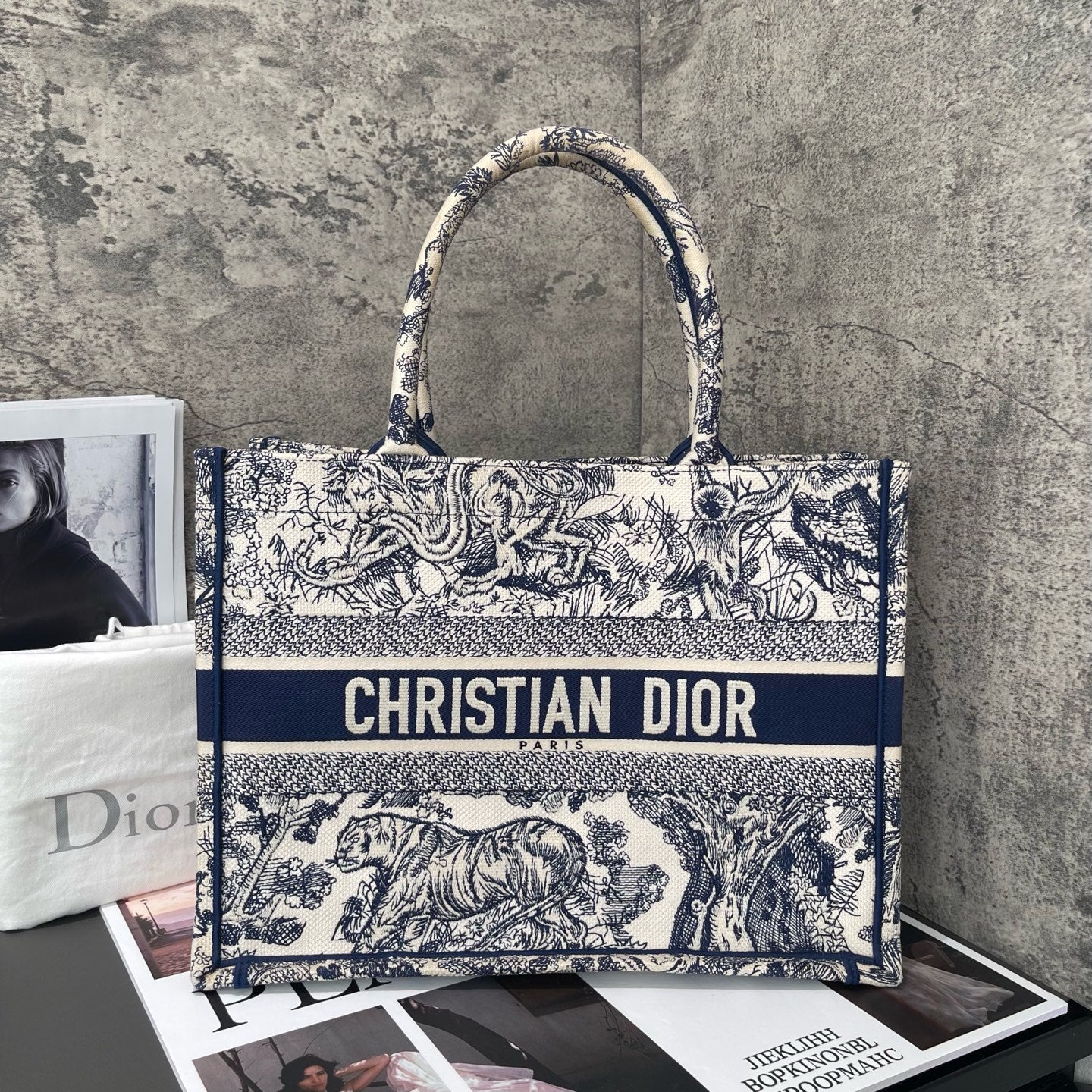 Dior - Book Tote Medium - Embroidered Canvas - Blue - (medium)