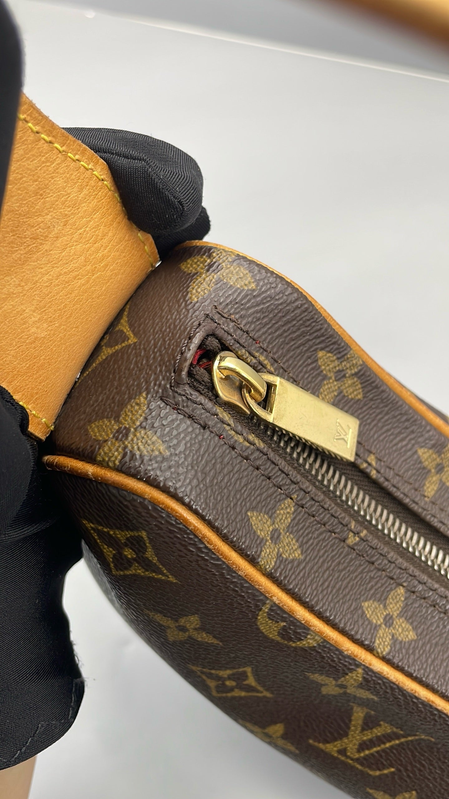Louis Vuitton - Pochette Croissant - Monogram coated canvas with Vachetta leather trim - Brown - (Small)