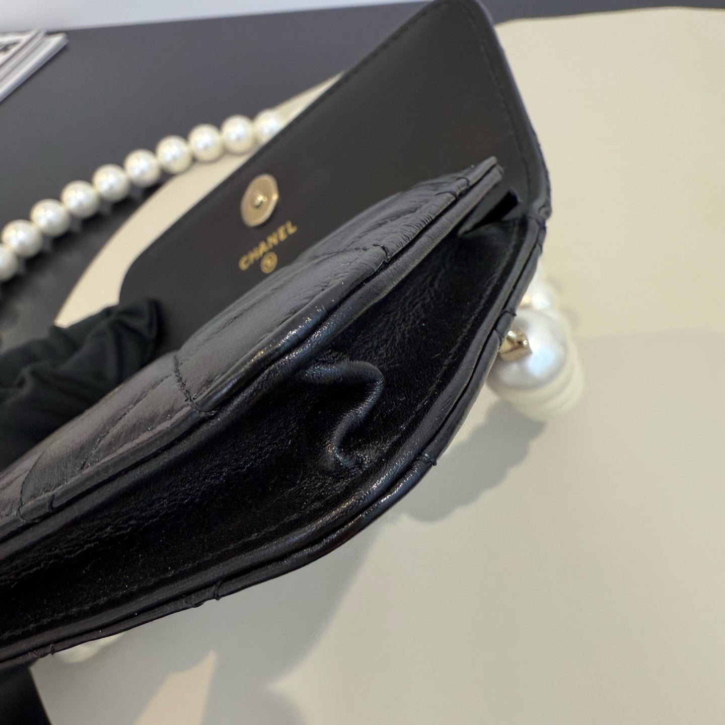 Chanel - Pearl WOC (Wallet on Chain) - Lambskin leather - Black - (mini)