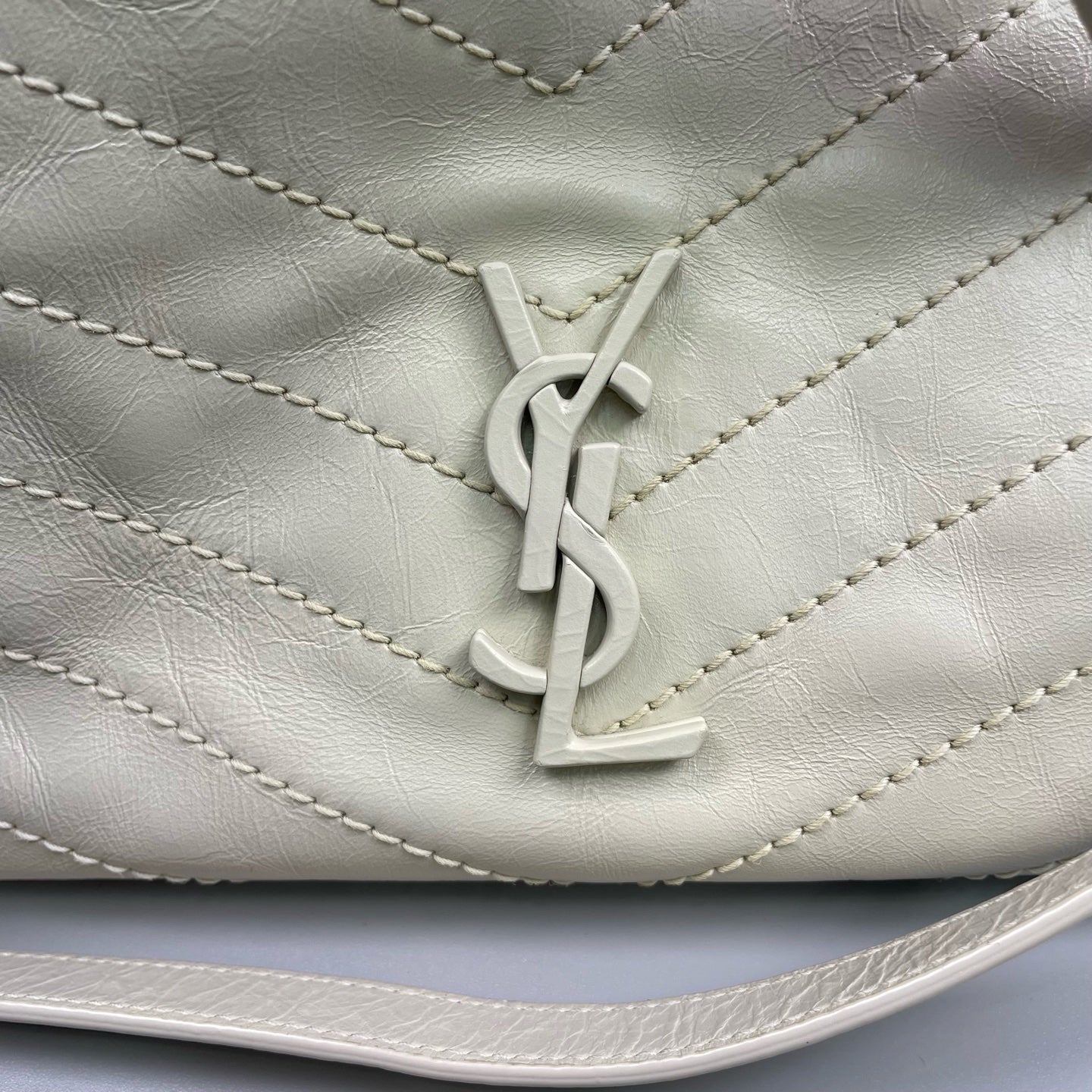 Saint Laurent - Niki Shopping Bag - Crinkled calfskin leather - Beige - (Medium)
