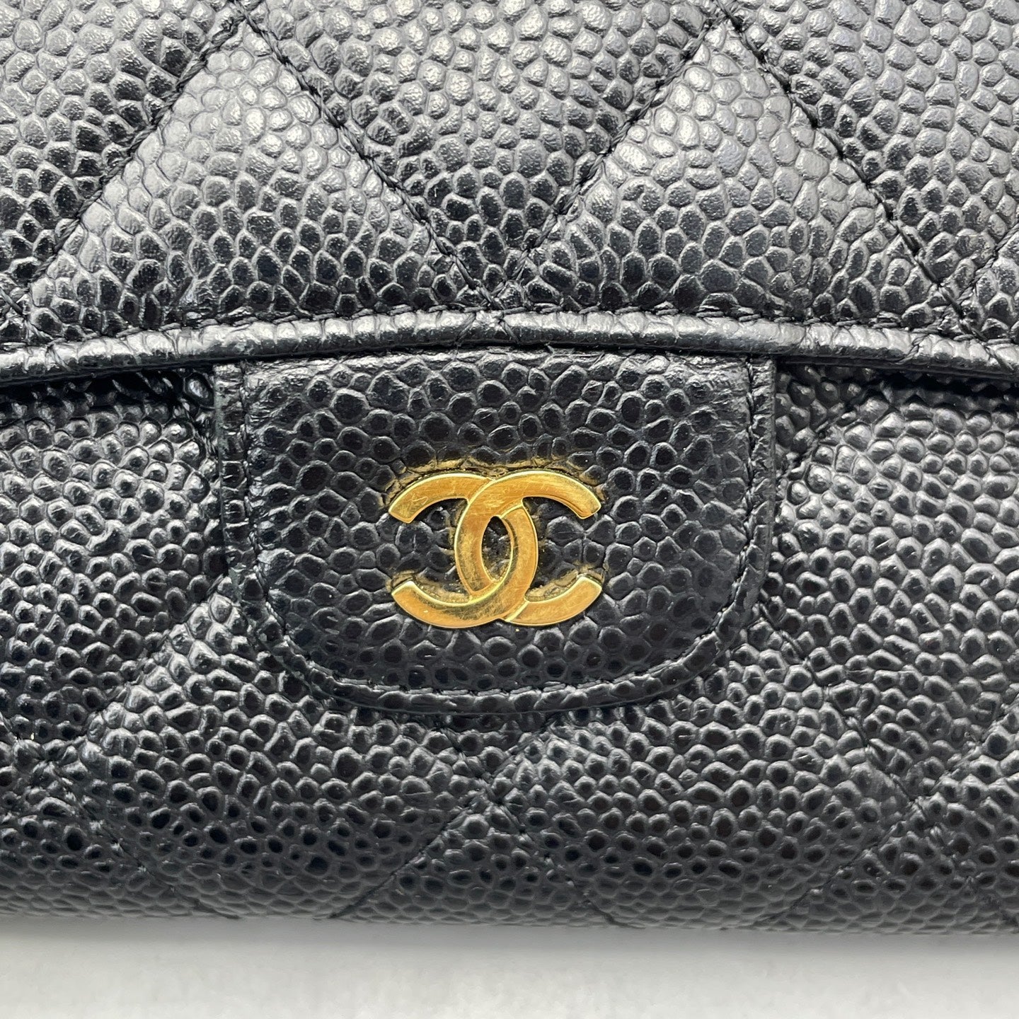 Chanel - Classic Flap Long Tri-Fold Wallet - Caviar leather - Black - (Medium)