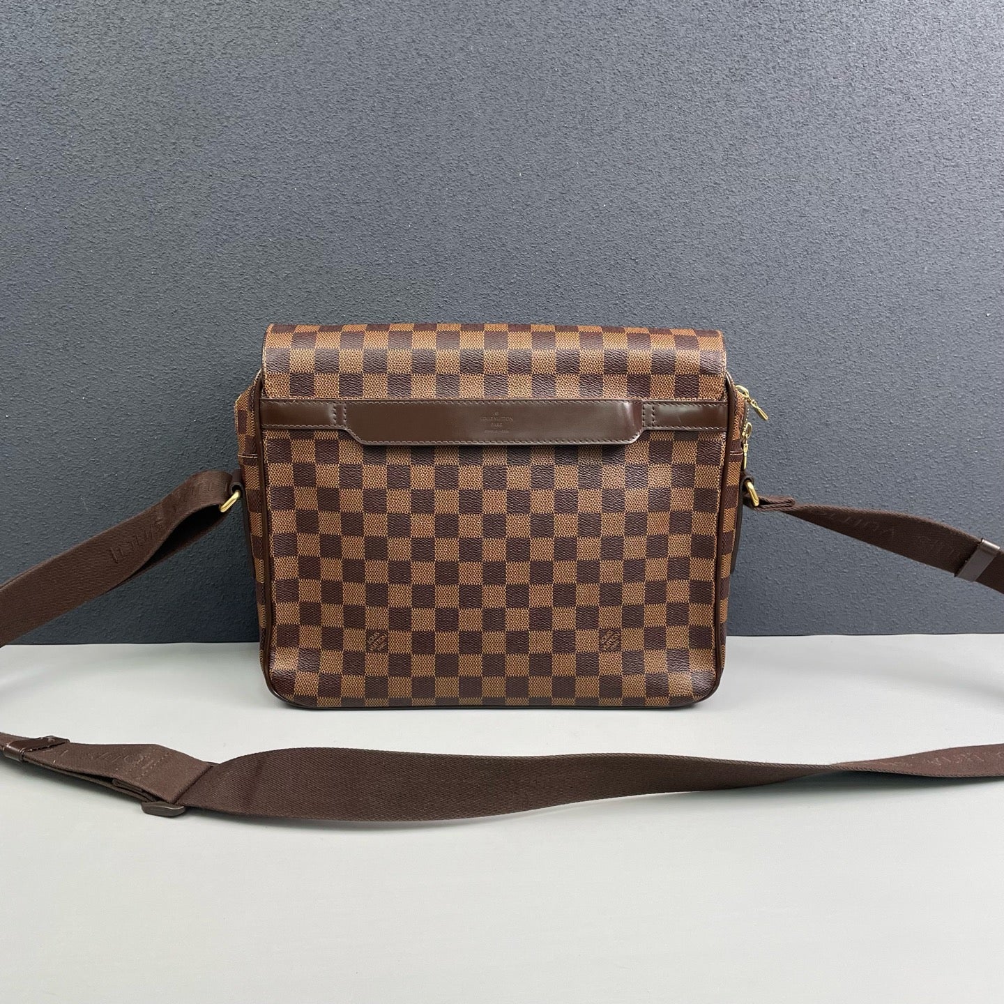 Louis Vuitton - District PM Messenger Bag - Damier Ebene coated canvas with leather trim - Brown - (medium)