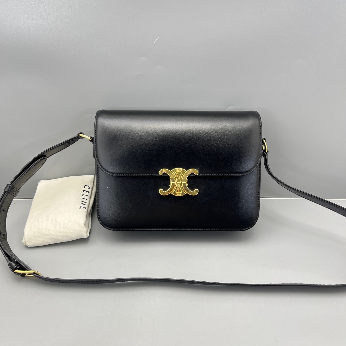 Celine - Teen Triomphe Bag - Smooth calfskin leather - Black - (Small)