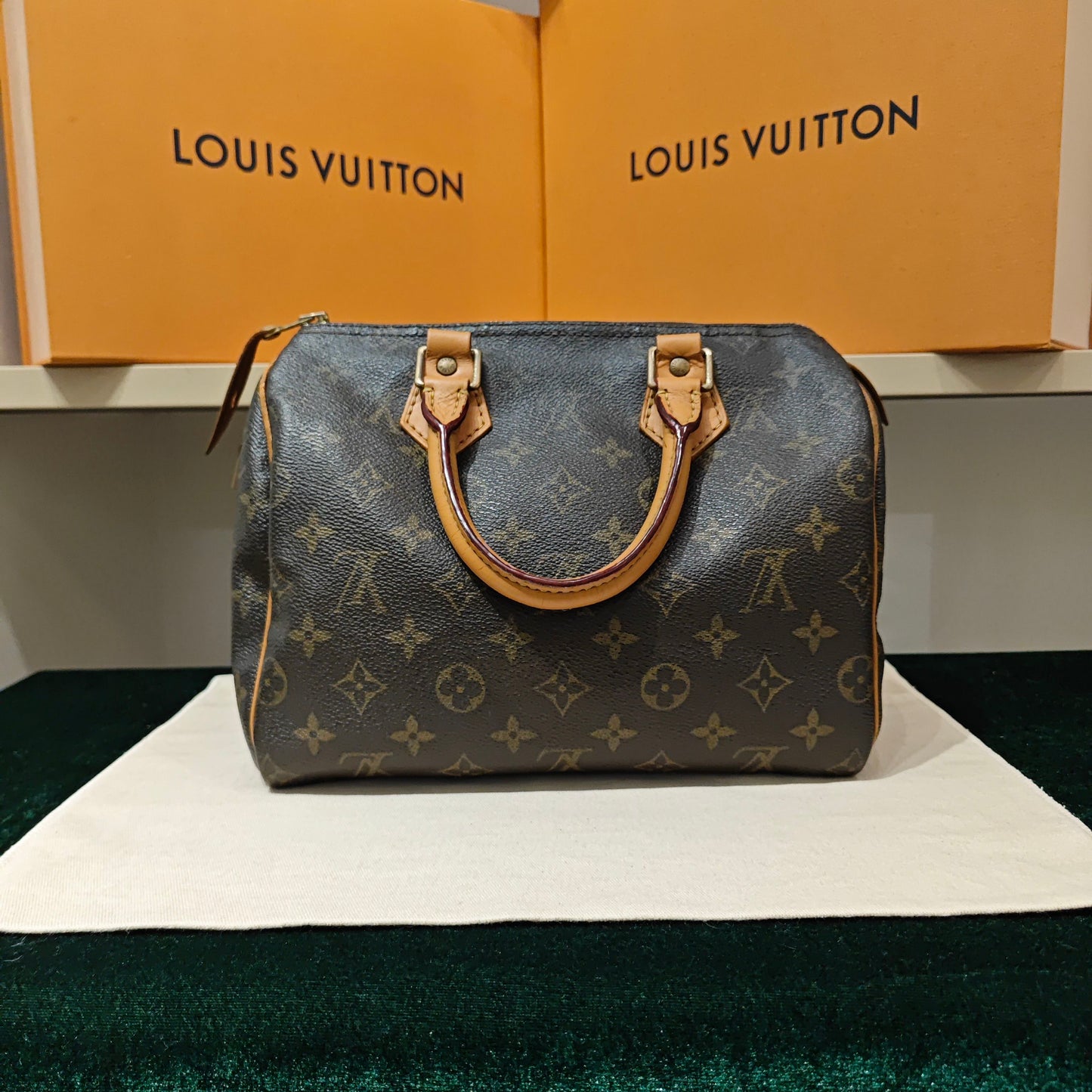 Louis Vuitton - Speedy 25 - Monogram coated canvas with Vachetta leather trim - Brown - (Small)