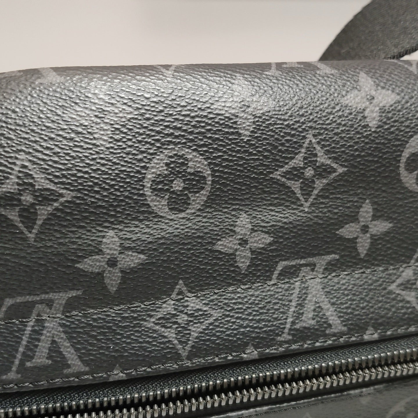 Louis Vuitton - Discovery Messenger Bag PM - Monogram Eclipse coated canvas - Black - (medium)