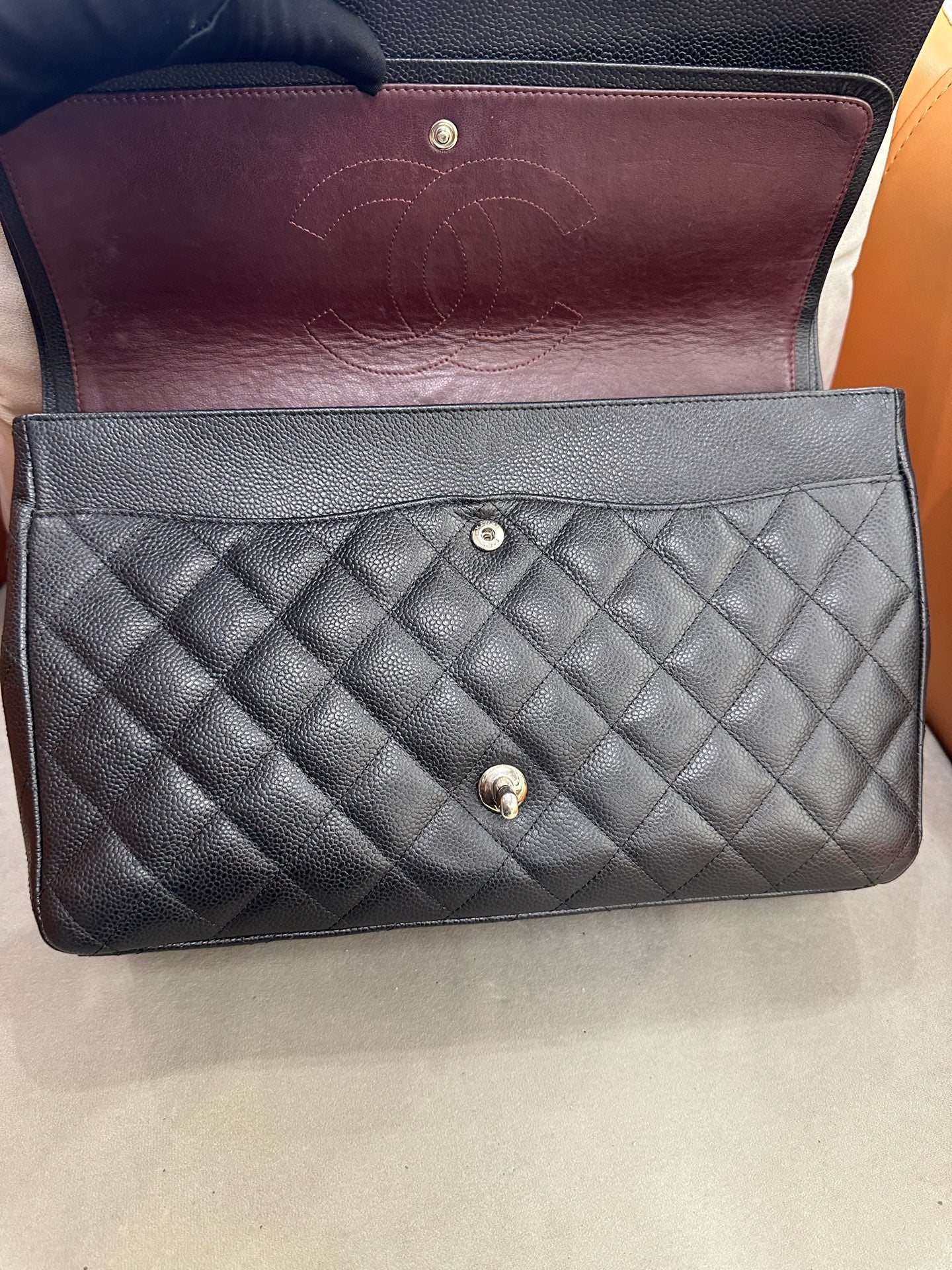 Chanel - Classic Flap Maxi - Leather - Black - (Large)