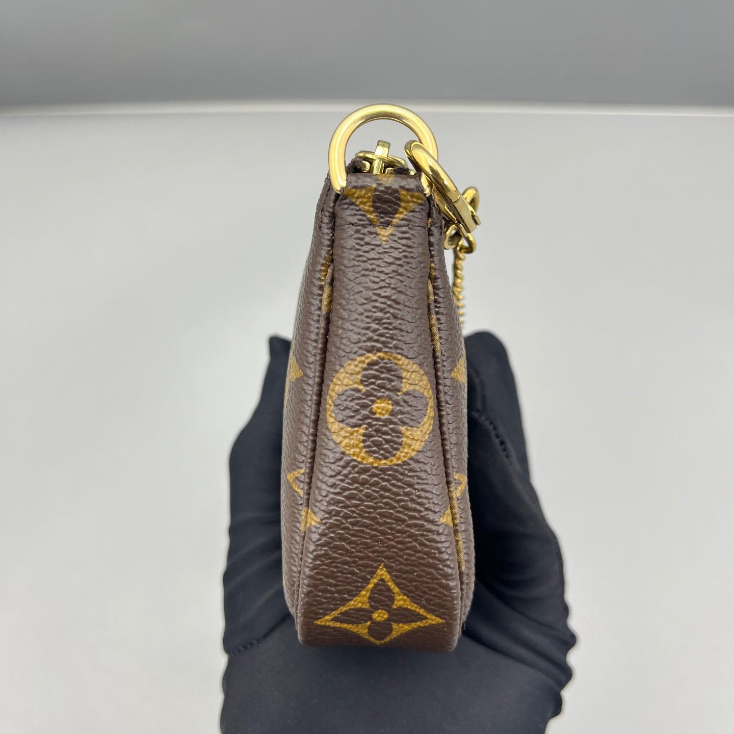 Louis Vuitton - Mini Pochette Accessoires - Monogram coated canvas with Vachetta leather trim and textile lining - Brown - (mini)