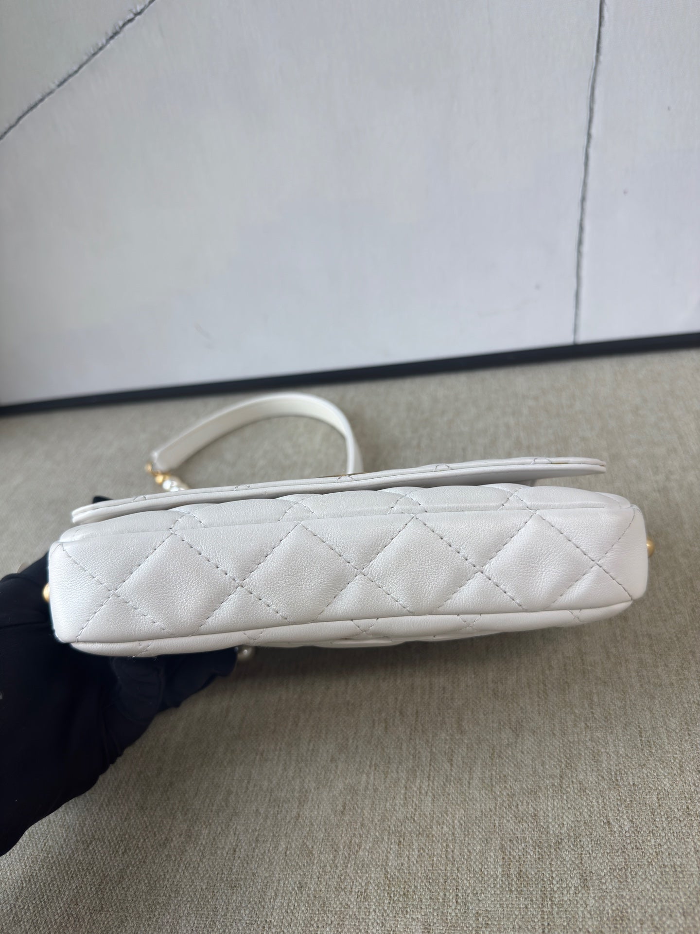 Chanel - WOC (Wallet on Chain) with Pearl Chain Strap - Lambskin leather - White - (mini)