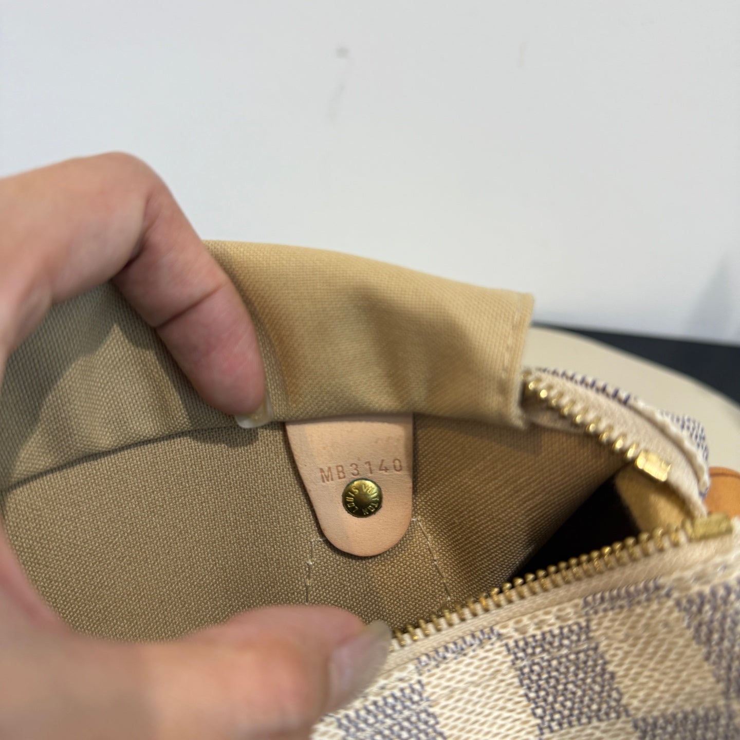 Louis Vuitton - Speedy 25 - Damier Azur coated canvas with natural cowhide leather trim and textile lining - White - (Small)