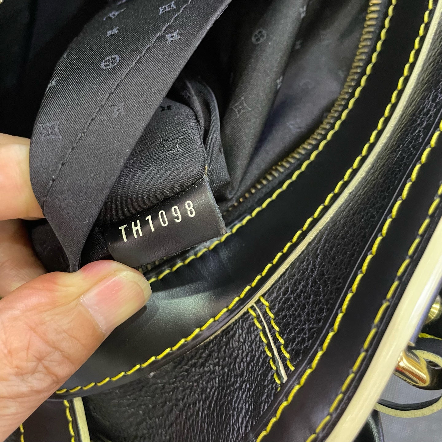 Louis Vuitton - Suhali Handbag - Goatskin leather - Black - (Medium)