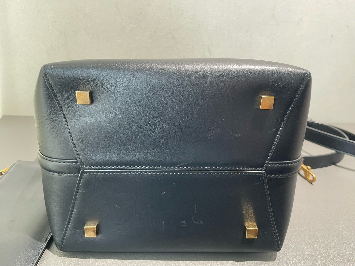 Saint Laurent - LE37 Bucket Bag - Leather - Black - (Large)