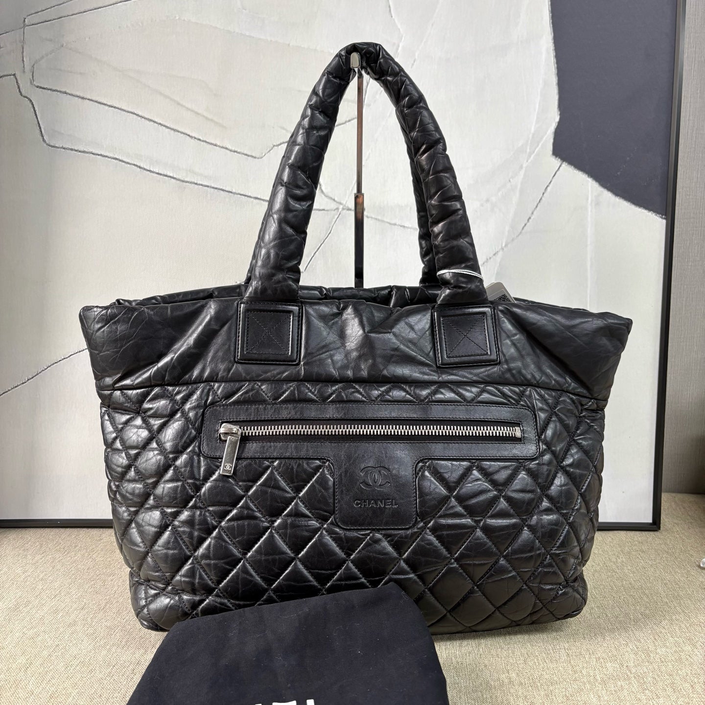 Chanel - Cocoon Puffer Tote - Oiled Waxed Calfskin Leather - Black - (Medium)