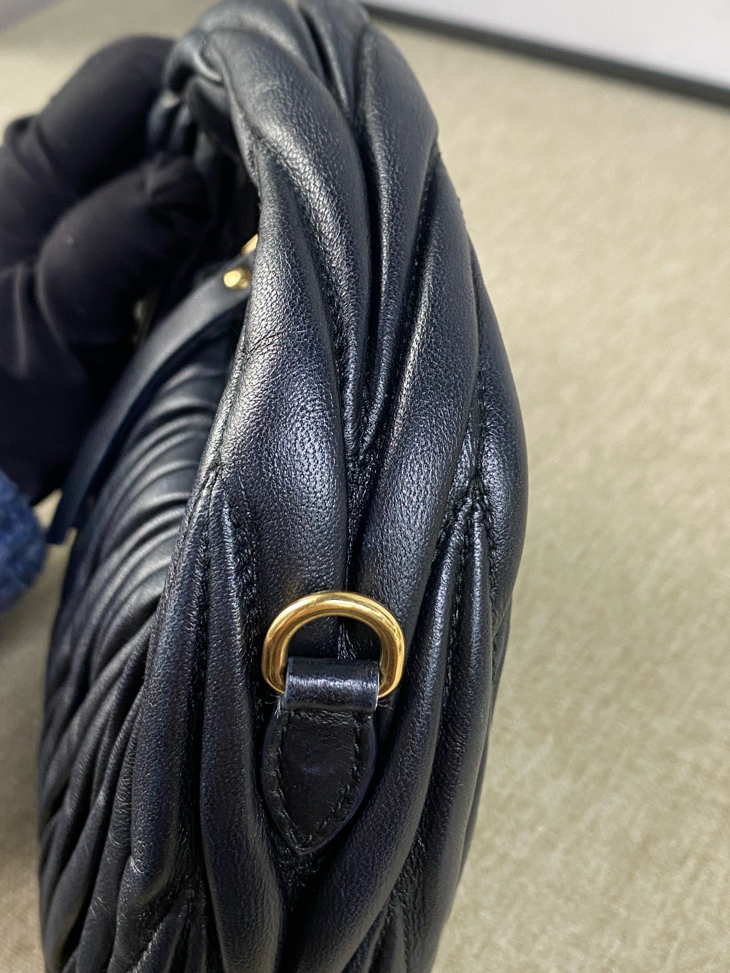 Miu Miu - Wander Hobo Mini Pleated Bag - Lambskin leather - Black - (mini)