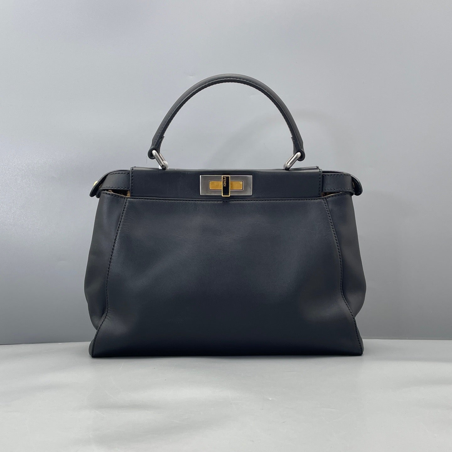 Fendi - Peekaboo Medium - Leather - Black - (medium)