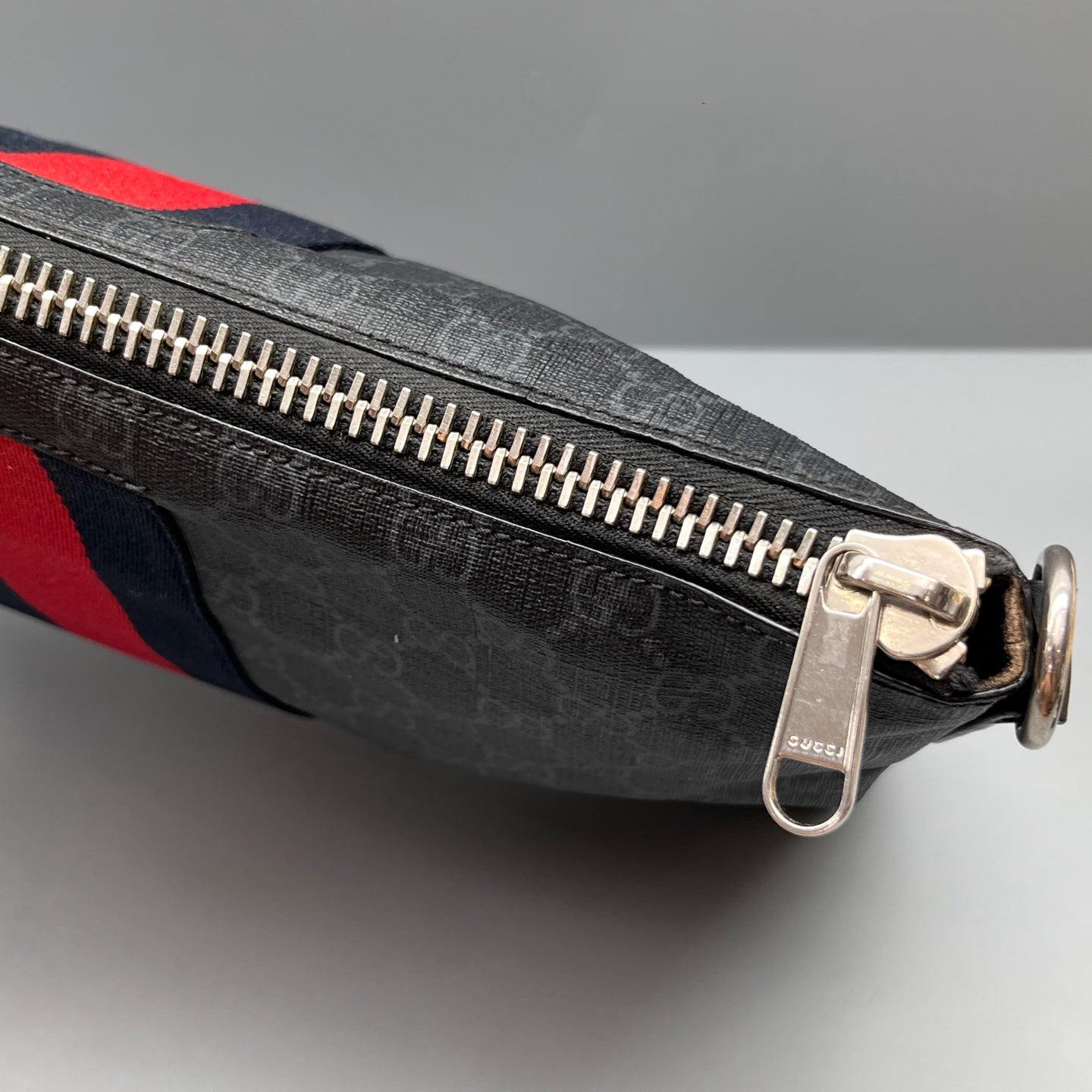 Gucci - GG Supreme Web Messenger Bag - GG Supreme coated canvas with leather trim - Black - (medium)