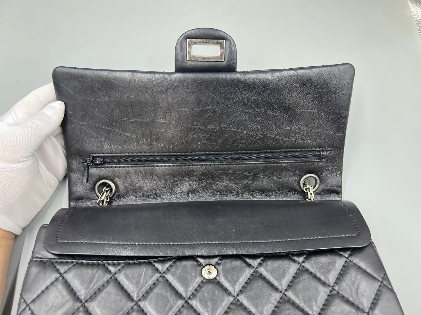 Chanel - 2.55 Reissue Flap Bag - Aged calfskin leather - Black - (Medium)