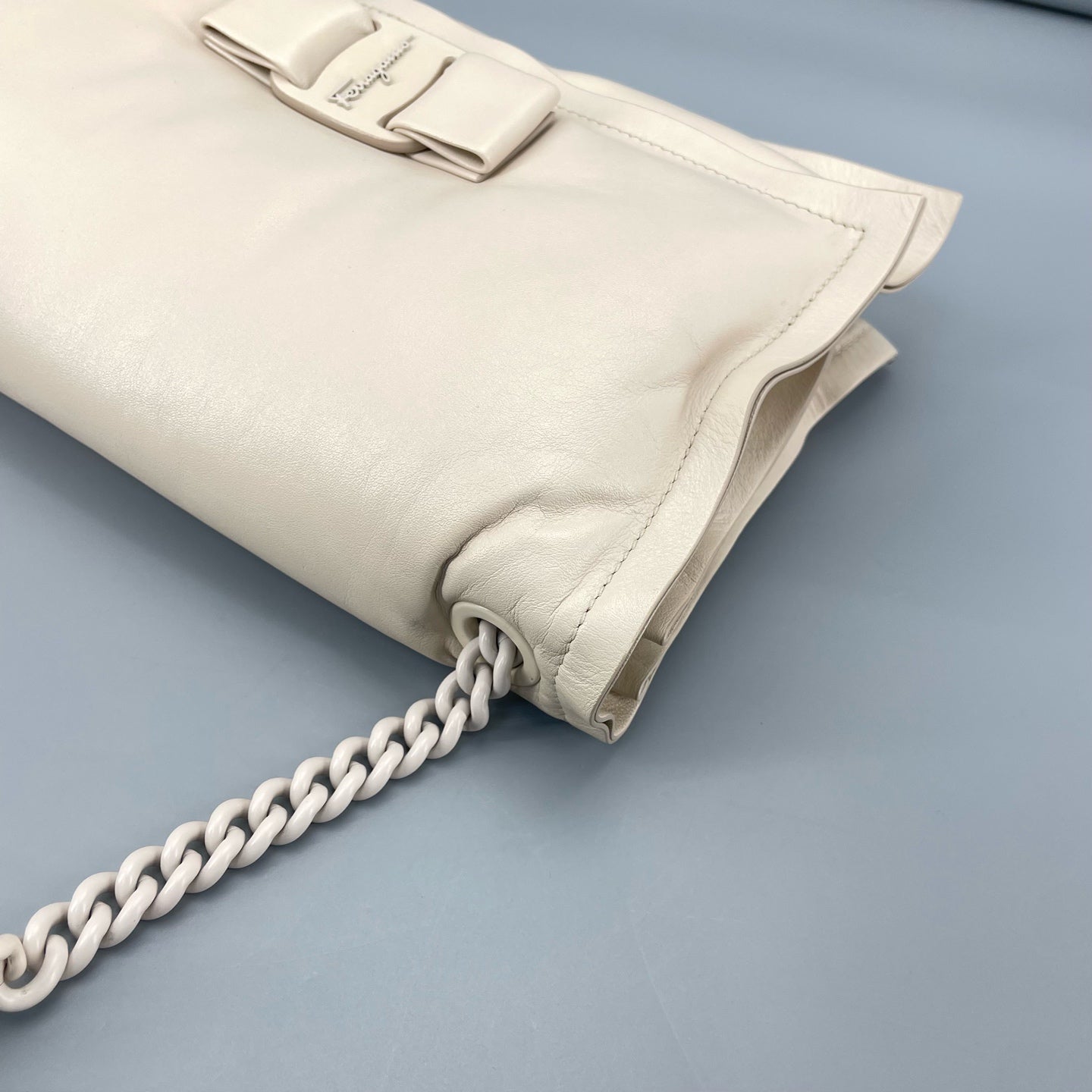 Salvatore Ferragamo - Vara Bow Cloud Flap Bag - Leather - Beige - (small)