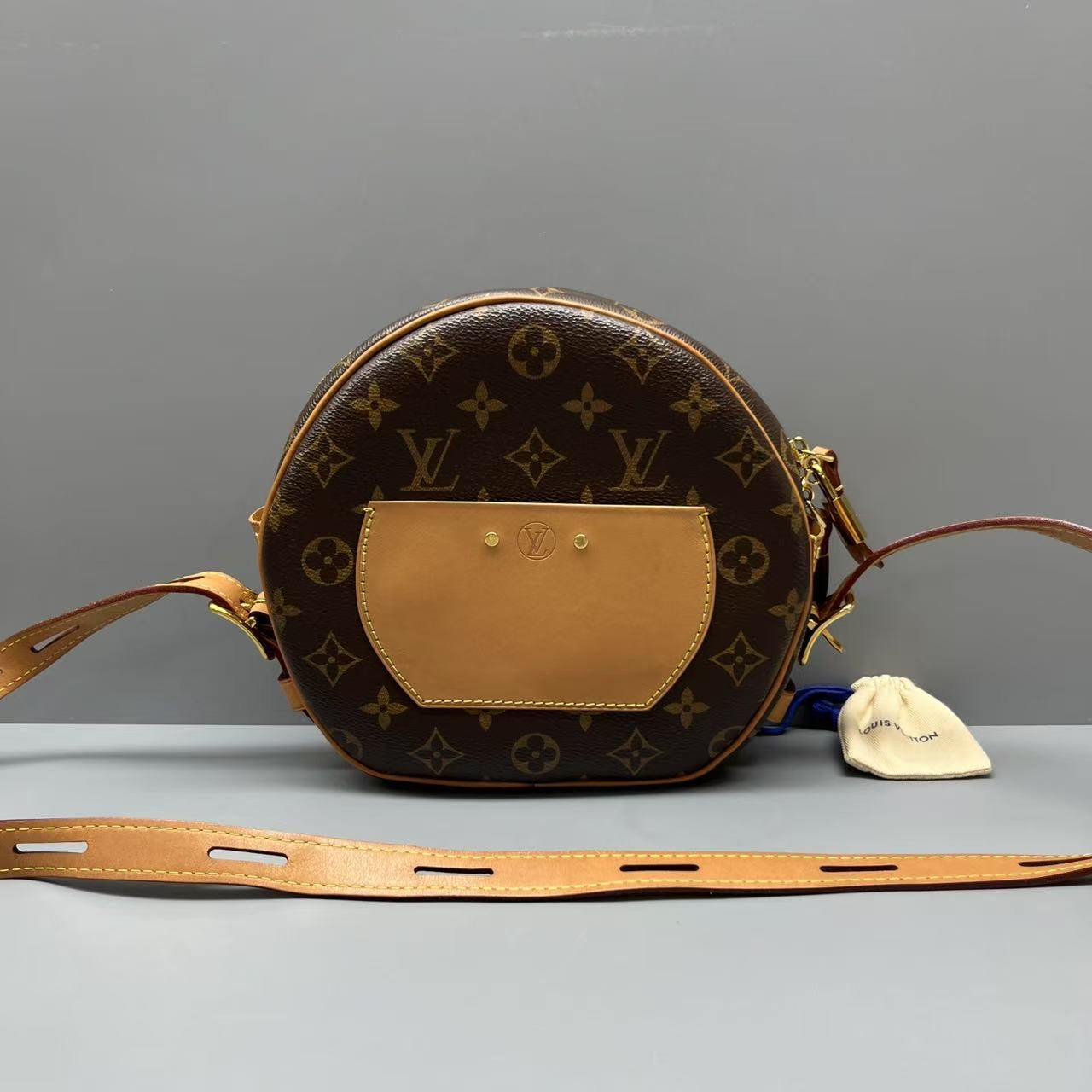 Louis Vuitton - Boîte Chapeau Souple - Monogram coated canvas with natural cowhide leather trim - Brown - (Large)