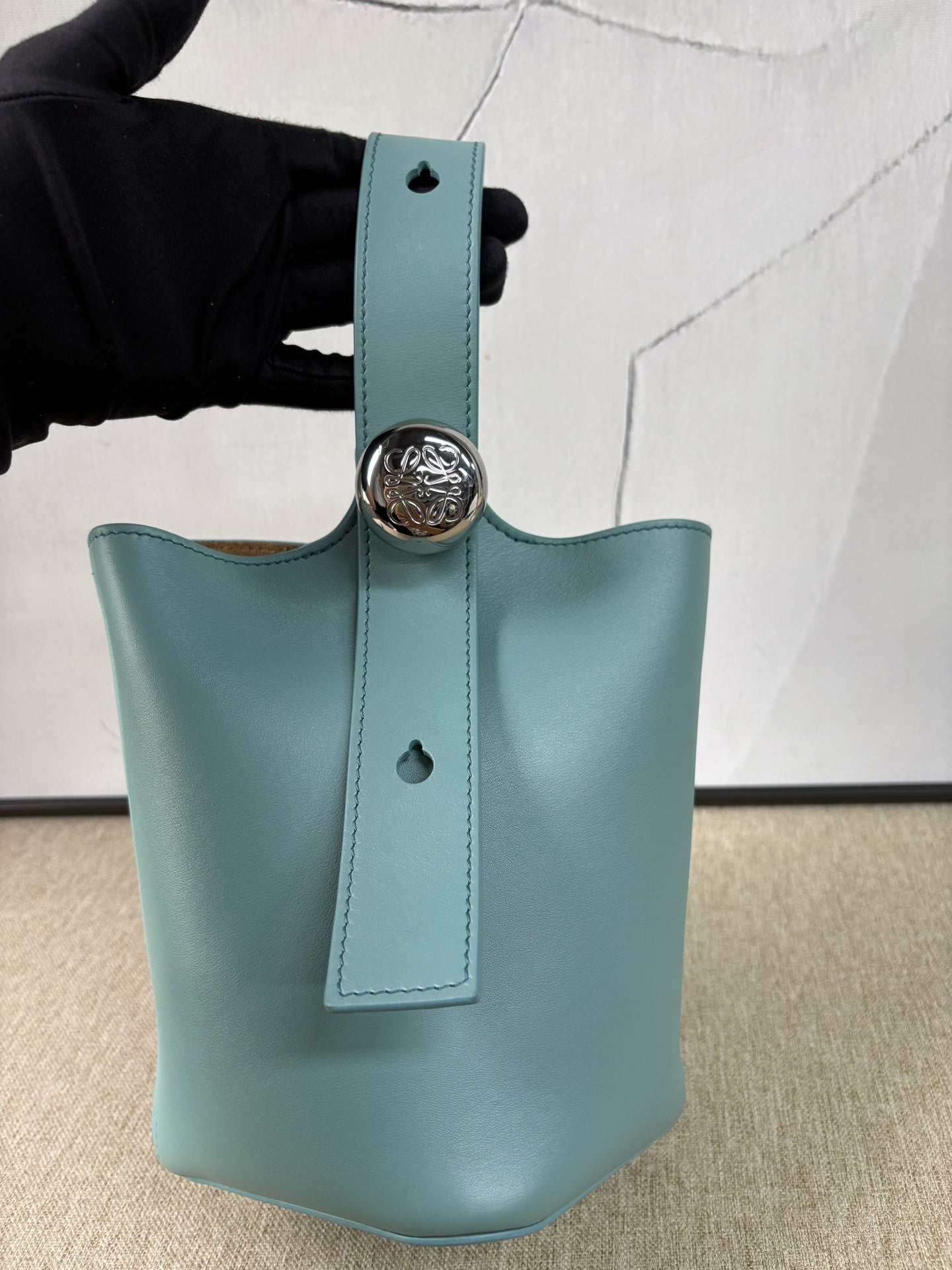 Loewe - Pebble Bucket Bag - Smooth calfskin leather - Light Blue - (mini)