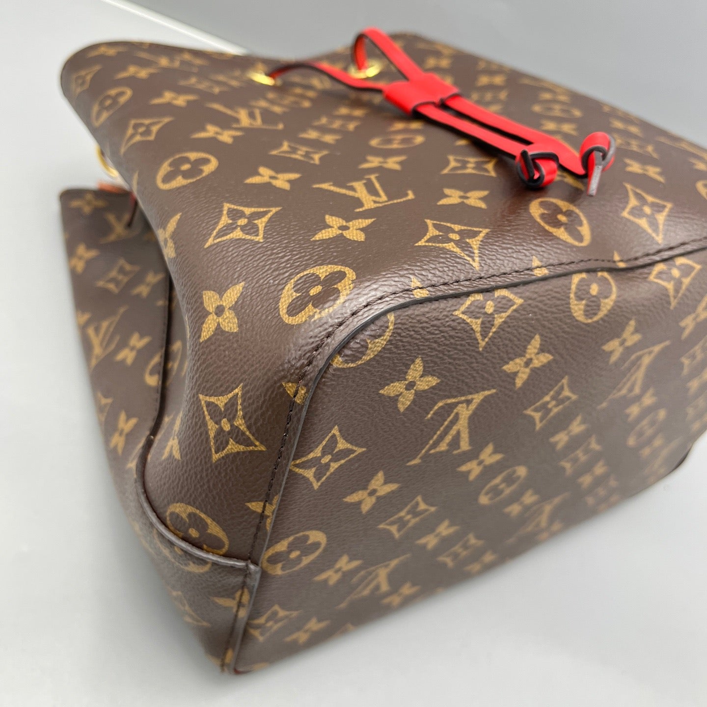 Louis Vuitton - NeoNoe - Monogram coated canvas with red leather trim - Brown - (medium)