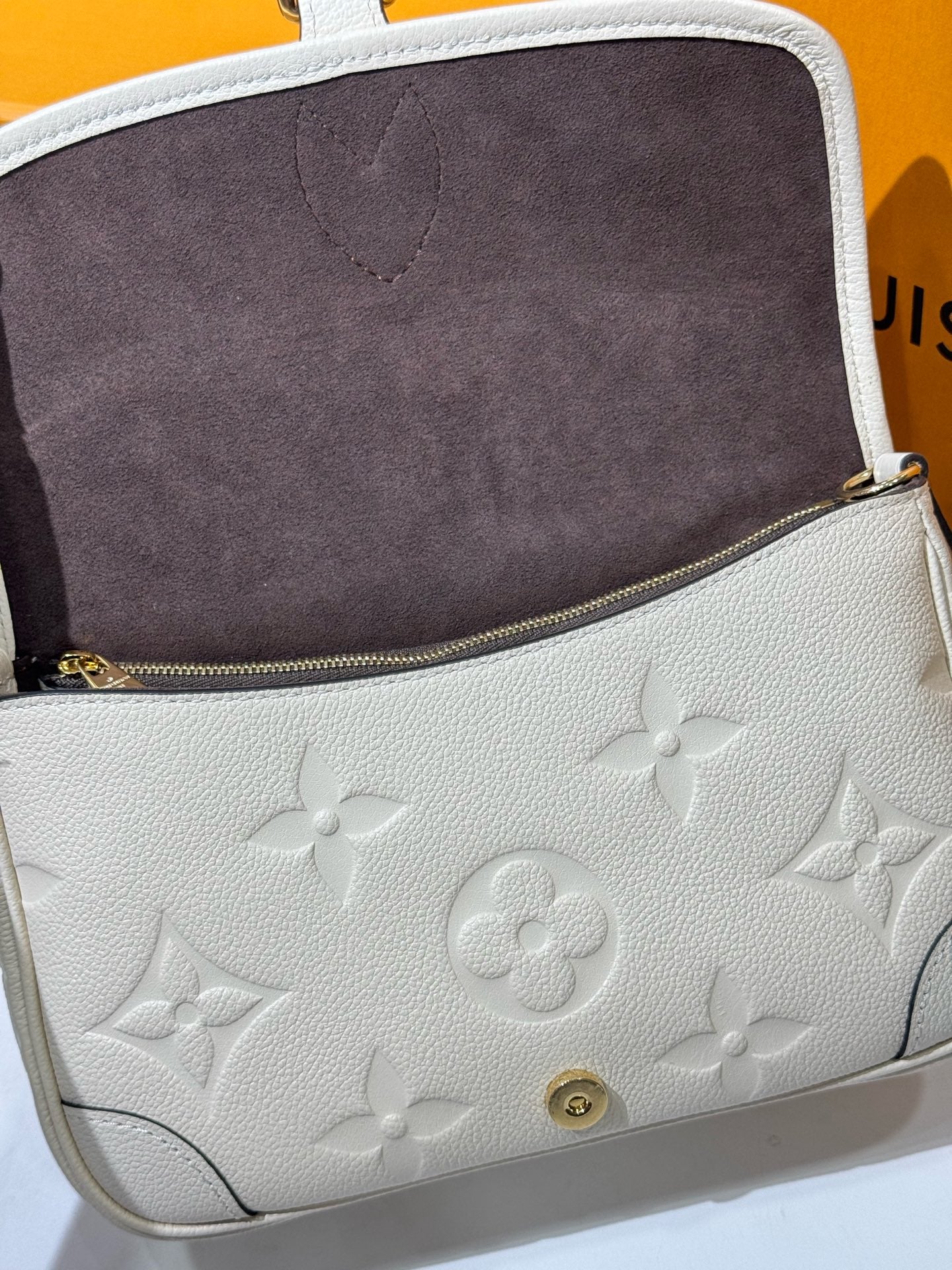 Louis Vuitton - Dione Baguette - Leather - White - (medium)