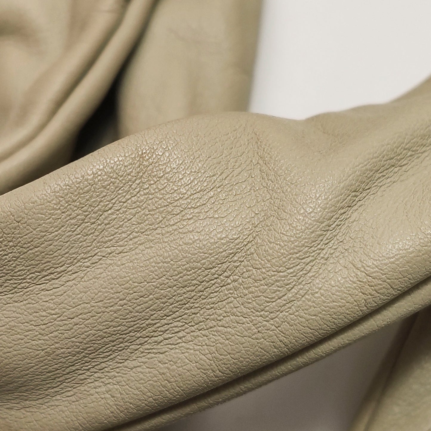 Gucci - Sukey Guccissima Hobo Bag - Guccissima embossed calfskin leather - Milkshake White - (Medium)