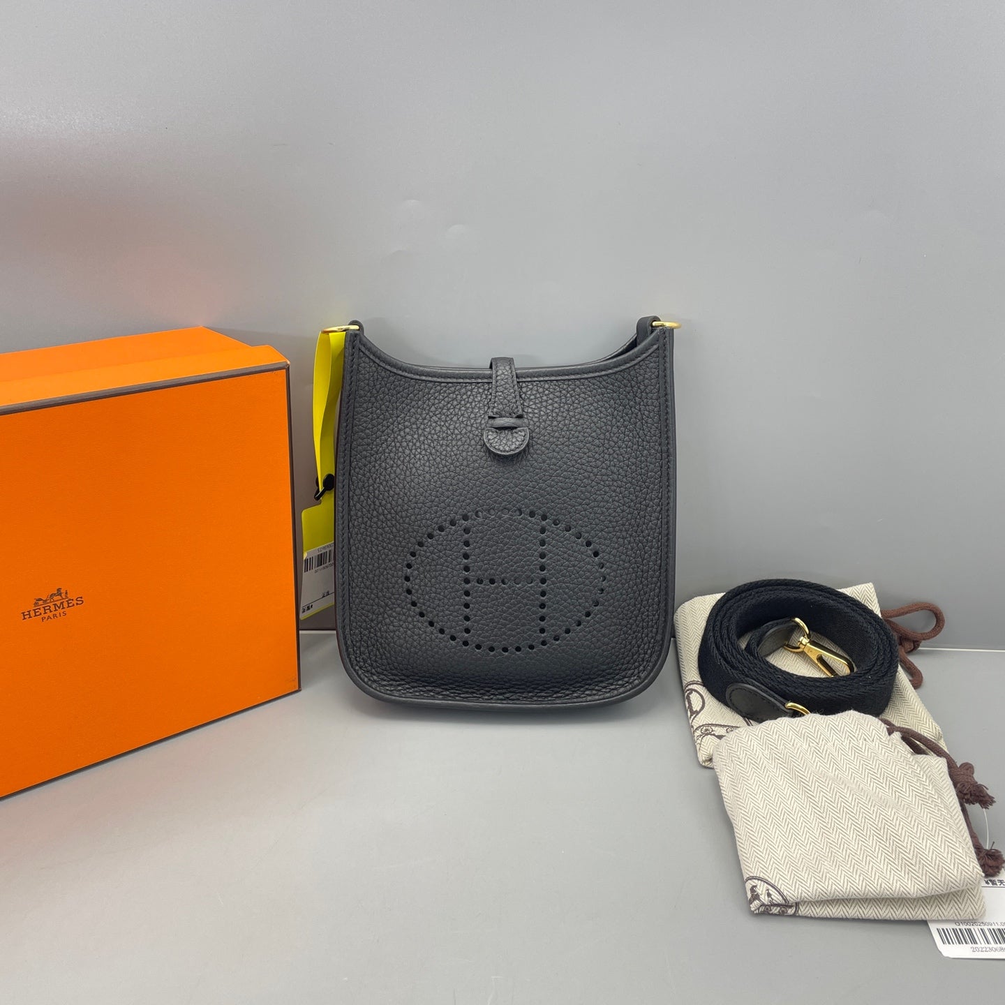 Hermes - Evelyne Mini - Taurillon Clemence leather - Black with Gold-Tone Hardware - (mini)