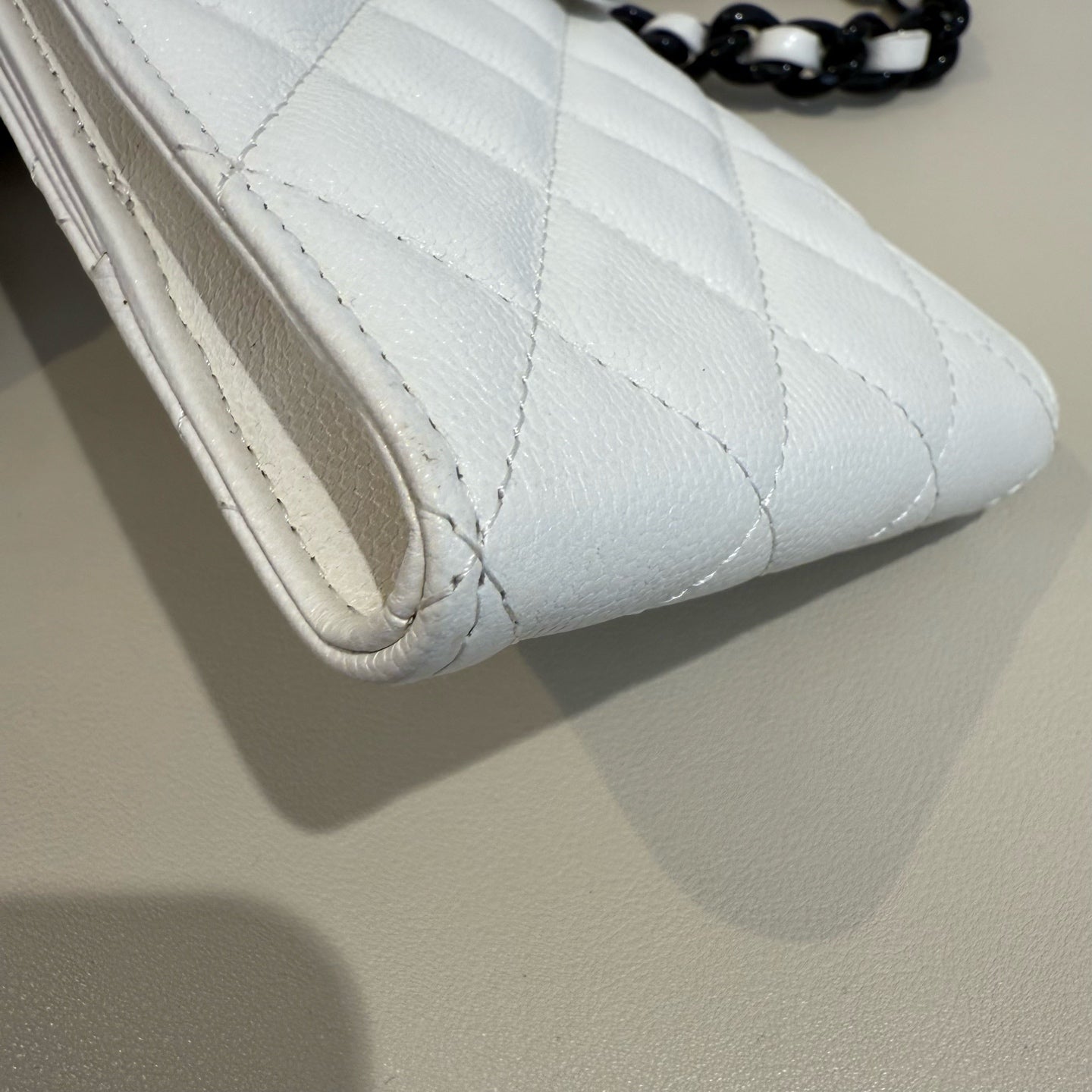 Chanel - Quilted Phone Holder with Chain - Pebbled leather - White - (mini)