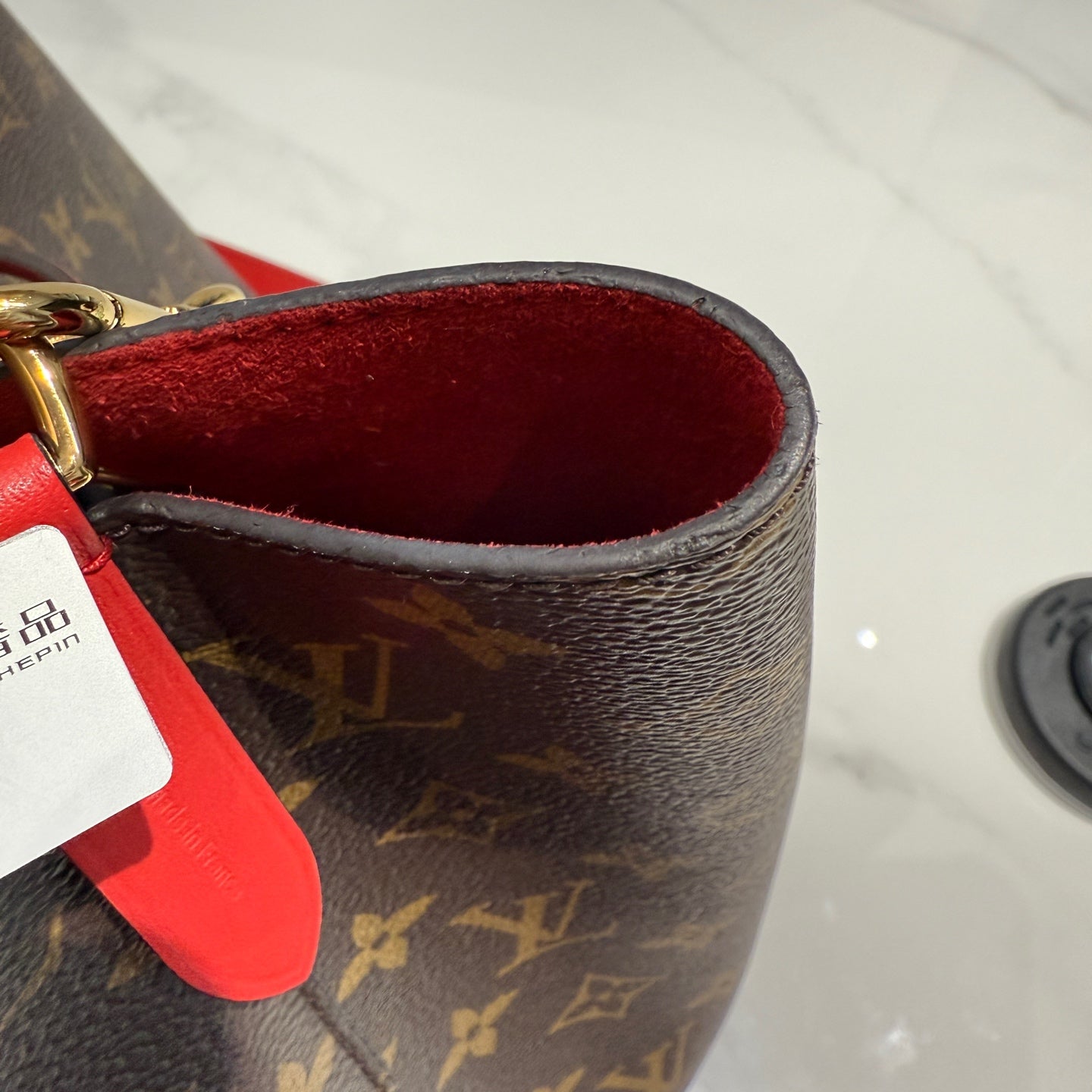 Louis Vuitton - NeoNoe MM - Monogram coated canvas with leather trim - Brown and Red - (medium)